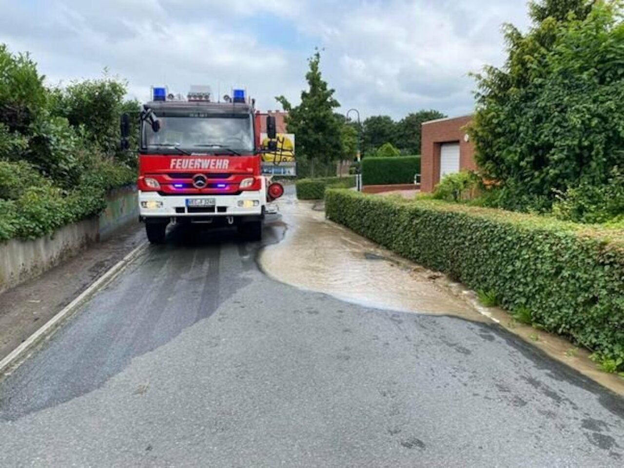 Einsatzmeldung: Wasserrohrbruch am Tiefen Weg Image 2