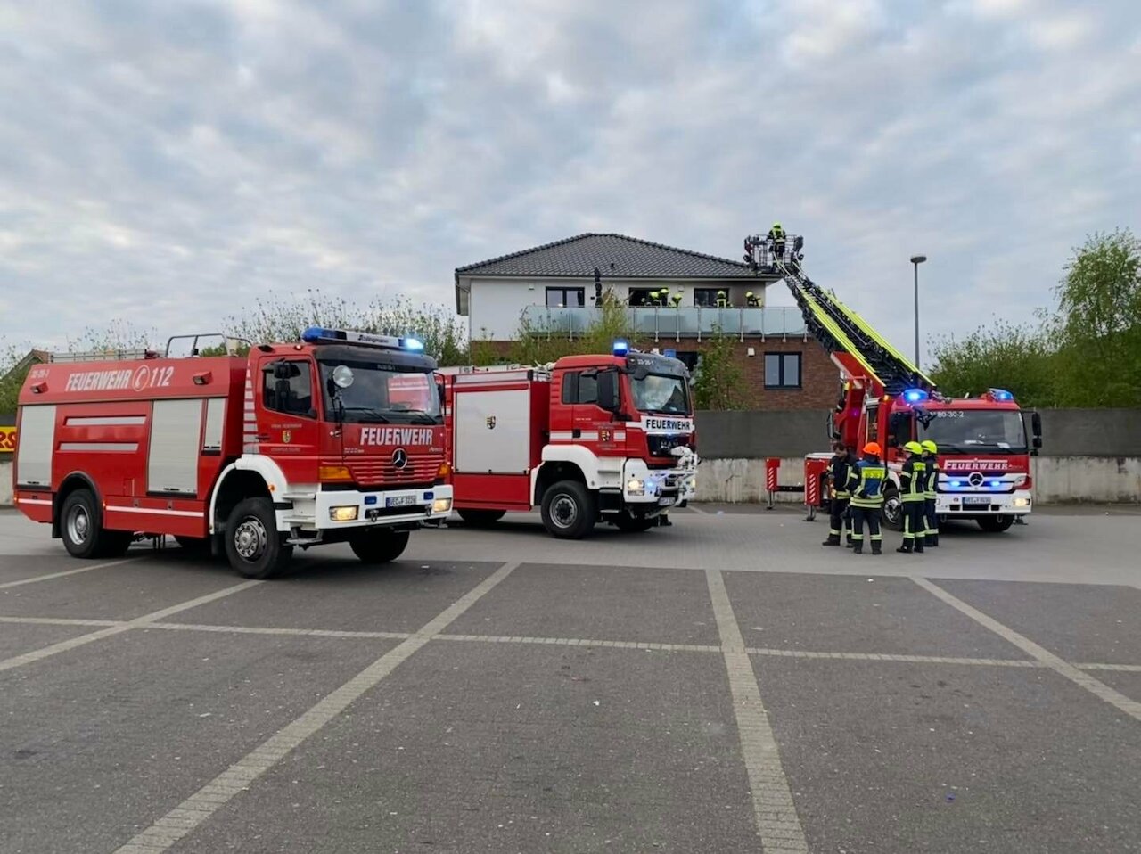 Einsatzmeldung: Brand einer Dachterrasse Image 2