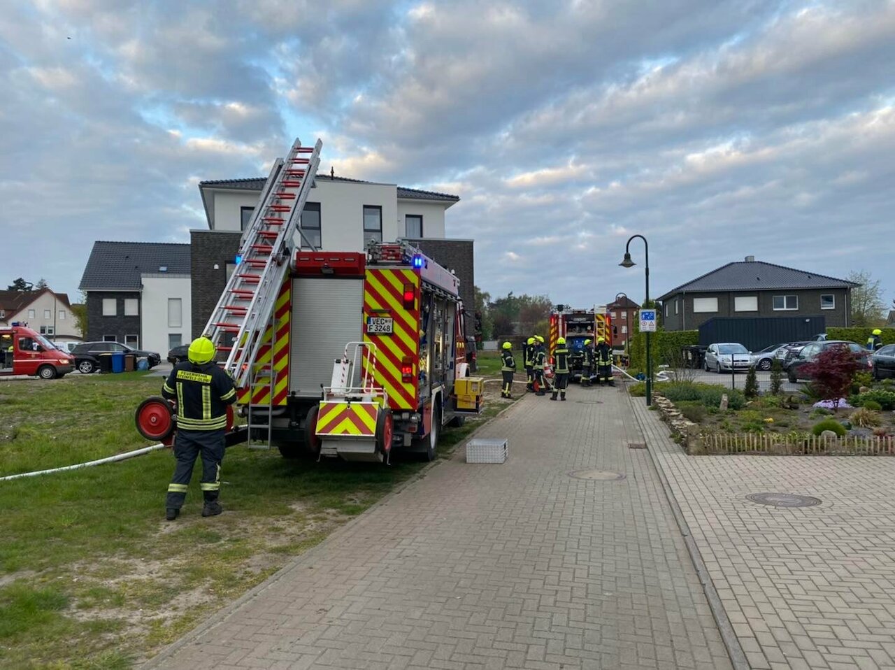 Einsatzmeldung: Brand einer Dachterrasse Image 3