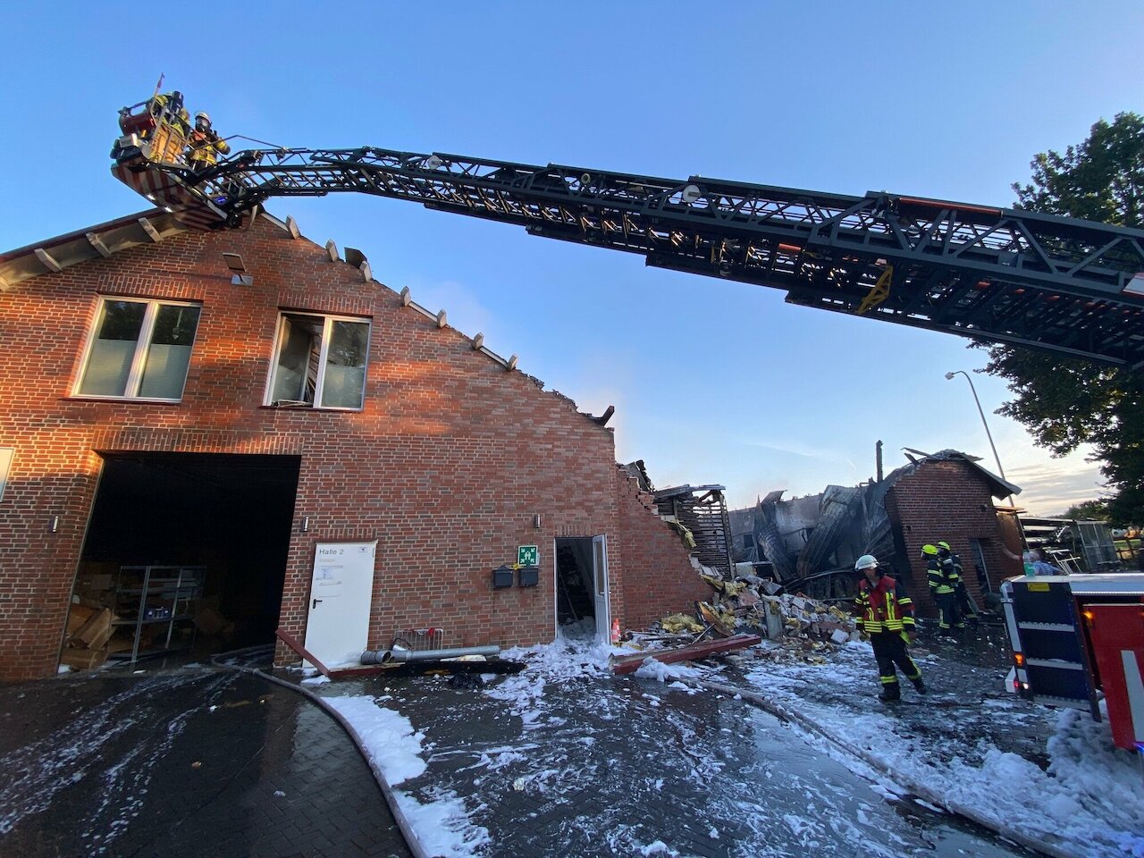 Einsatzmeldung: Großbrand einer Maschinenbaufirma Image 4