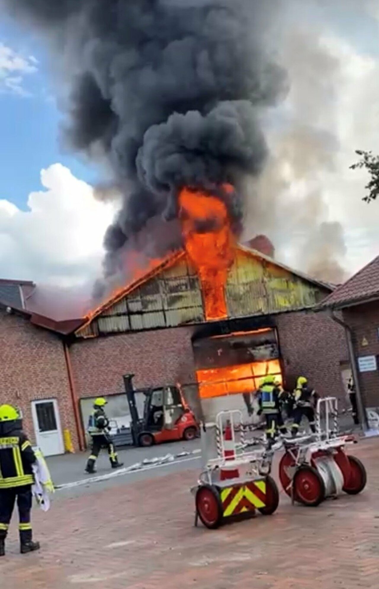 Einsatzmeldung: Großbrand einer Maschinenbaufirma Image 8