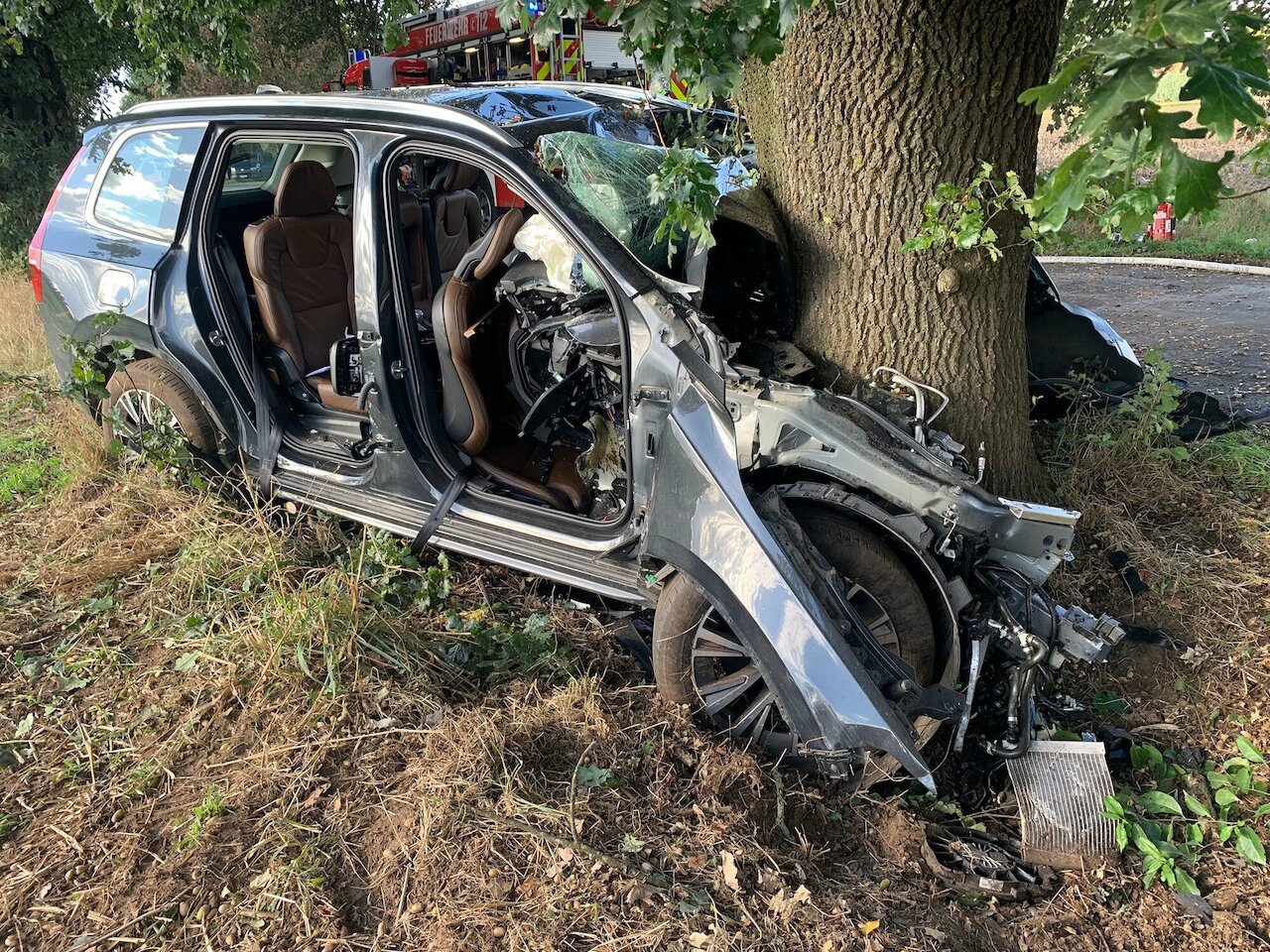 Einsatzmeldung: Schwerer Verkehrsunfall in Mühlen mit vier lebensgefährlich verletzten Personen Image 2