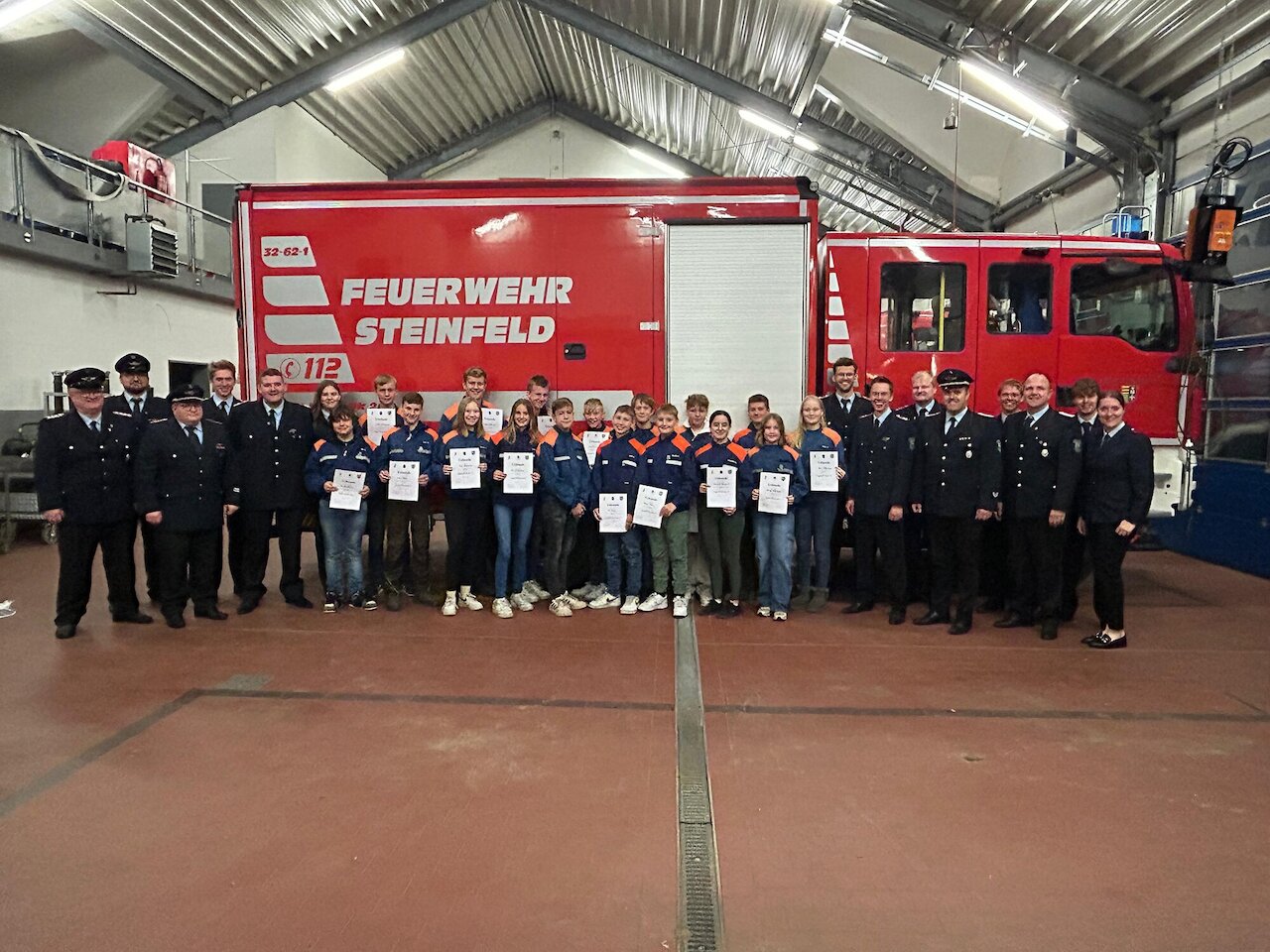 16 Jugendliche haben erfolgreich die Abnahme der Jugendflamme 1 und 2 bestanden Image 1