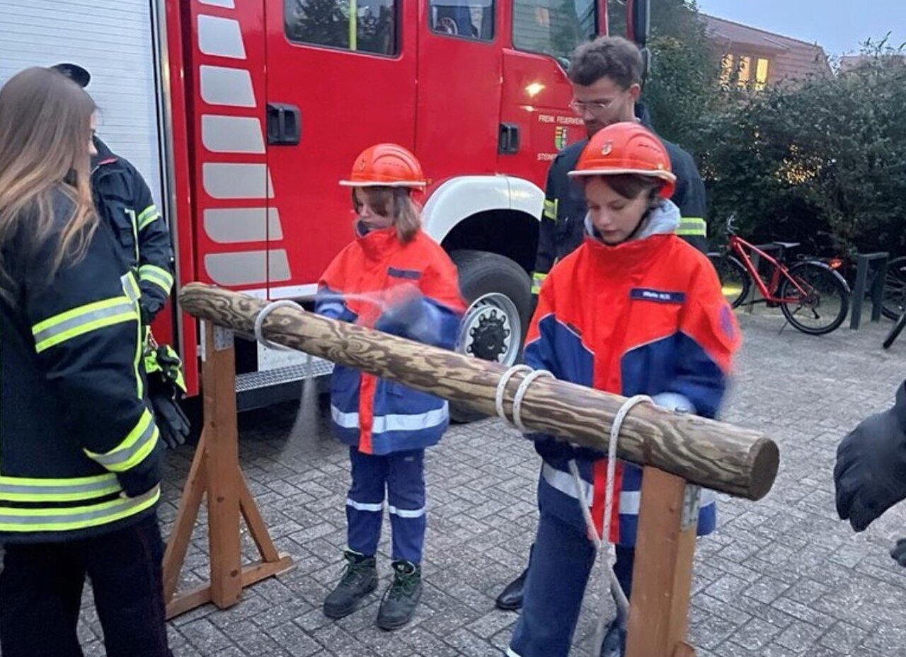 16 Jugendliche haben erfolgreich die Abnahme der Jugendflamme 1 und 2 bestanden Image 3