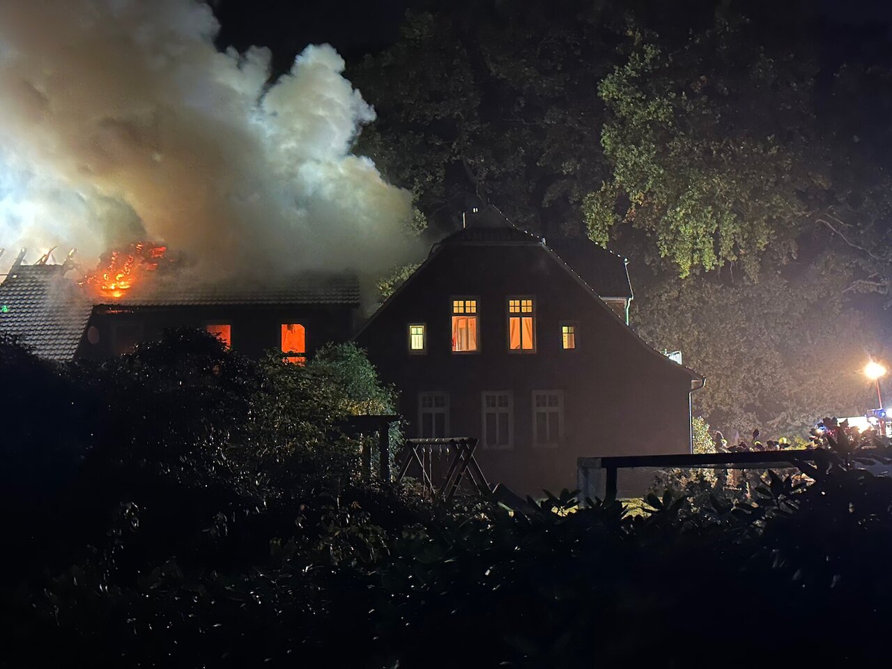 Bullen- / Schweinestall in Vollbrand Image 5