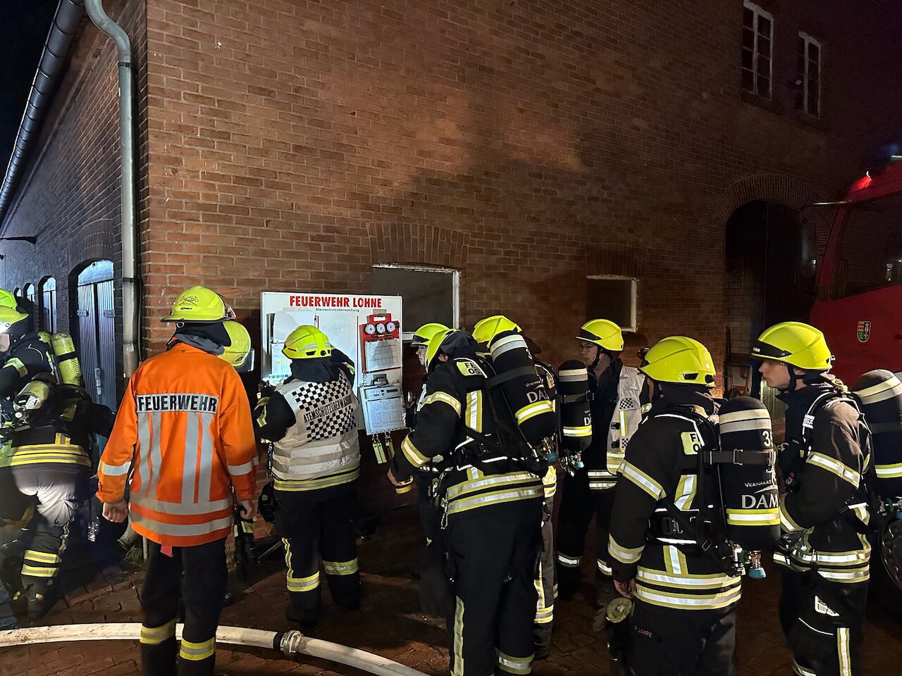 Bullen- / Schweinestall in Vollbrand Image 7