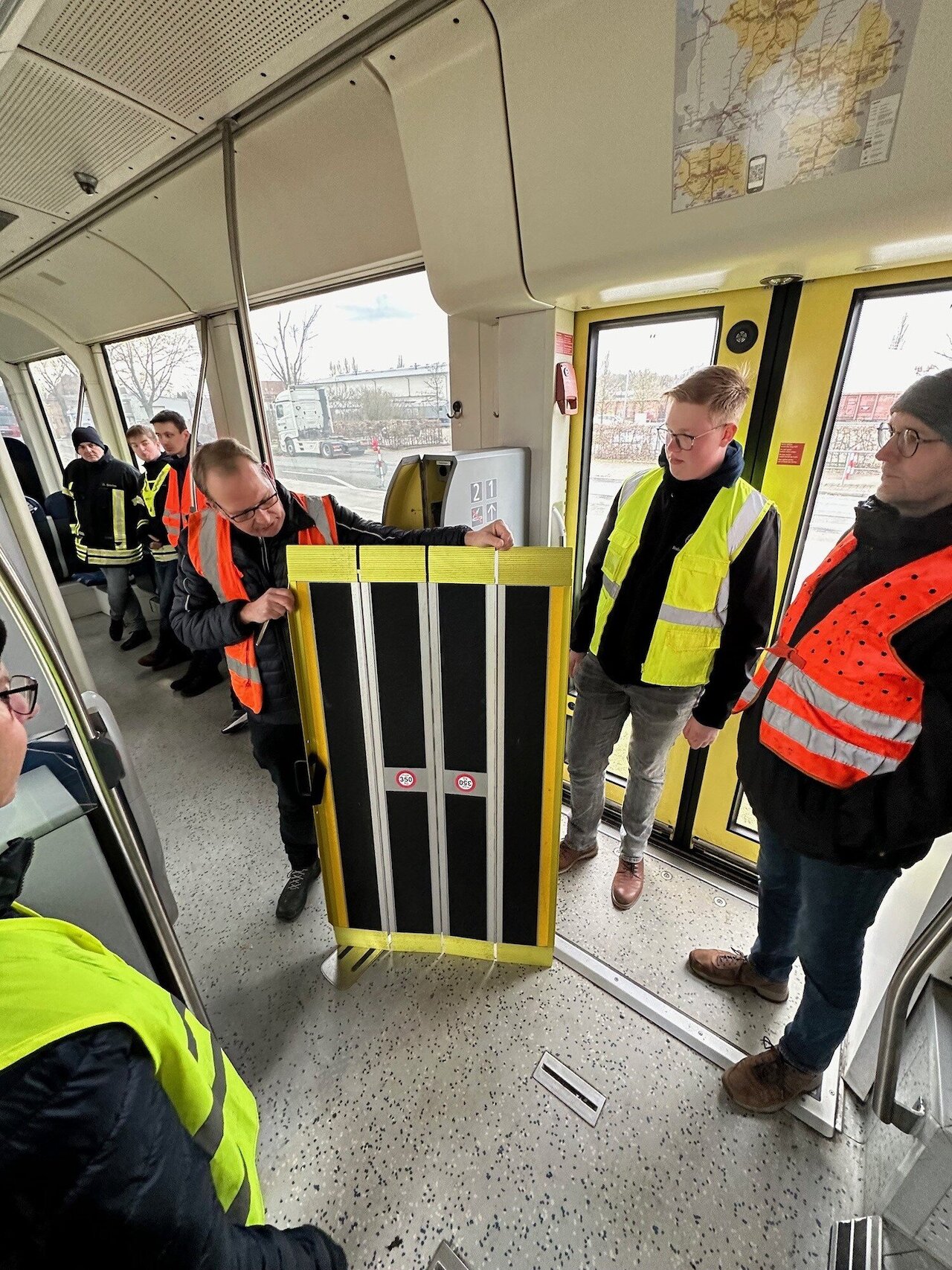 Richtiges Vorgehen bei Bahnunfällen konnten wir am Samstag bei der Nordwestbahn in Osnabrück üben. Image 7