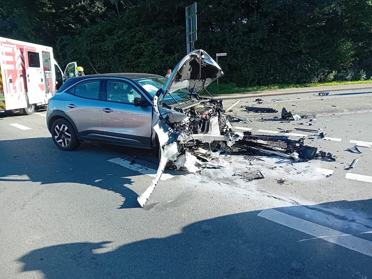 Schwerer Kreuzungsunfall mit mehreren verletzten Image 1
