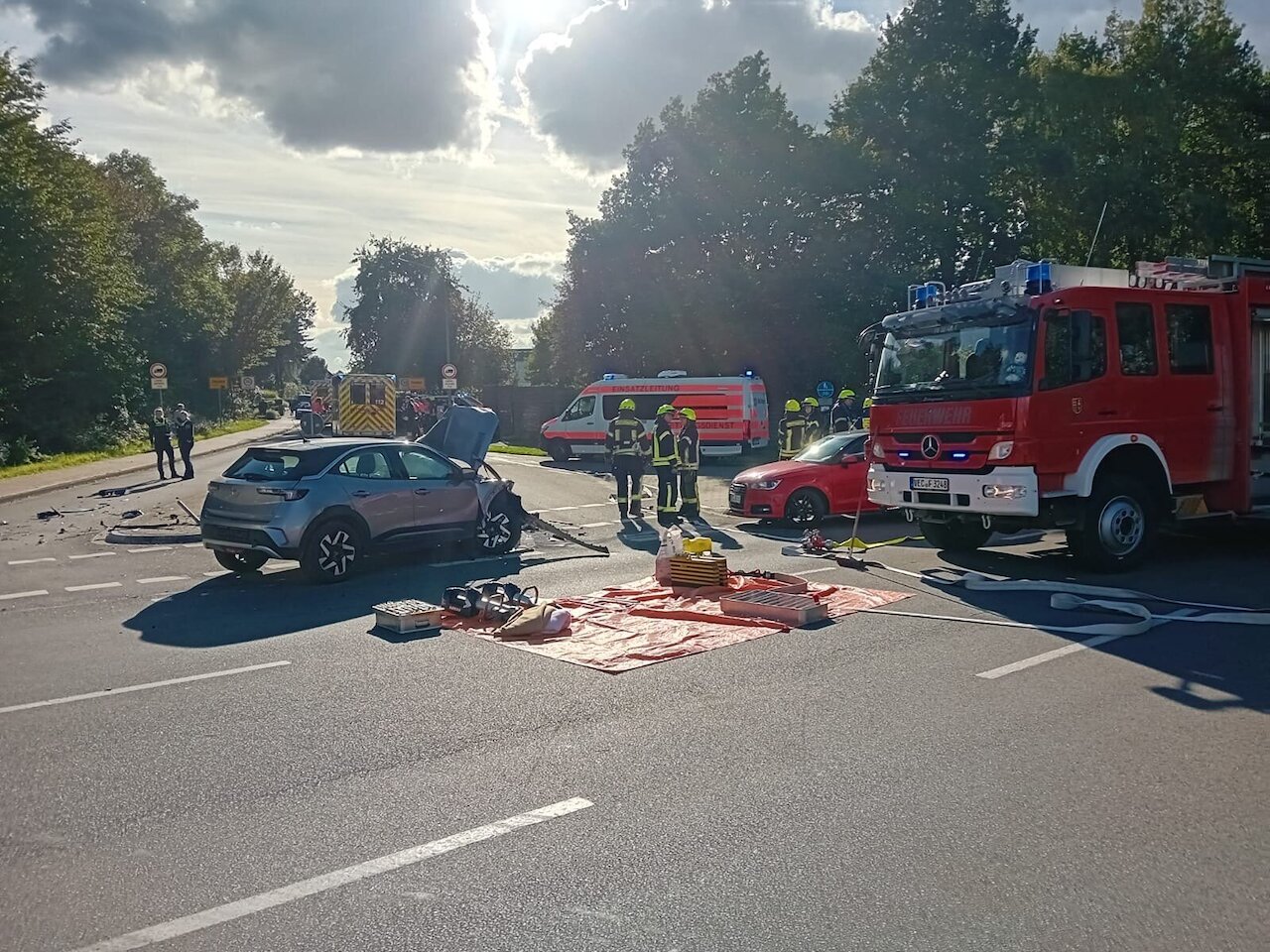 Schwerer Kreuzungsunfall mit mehreren verletzten Image 4