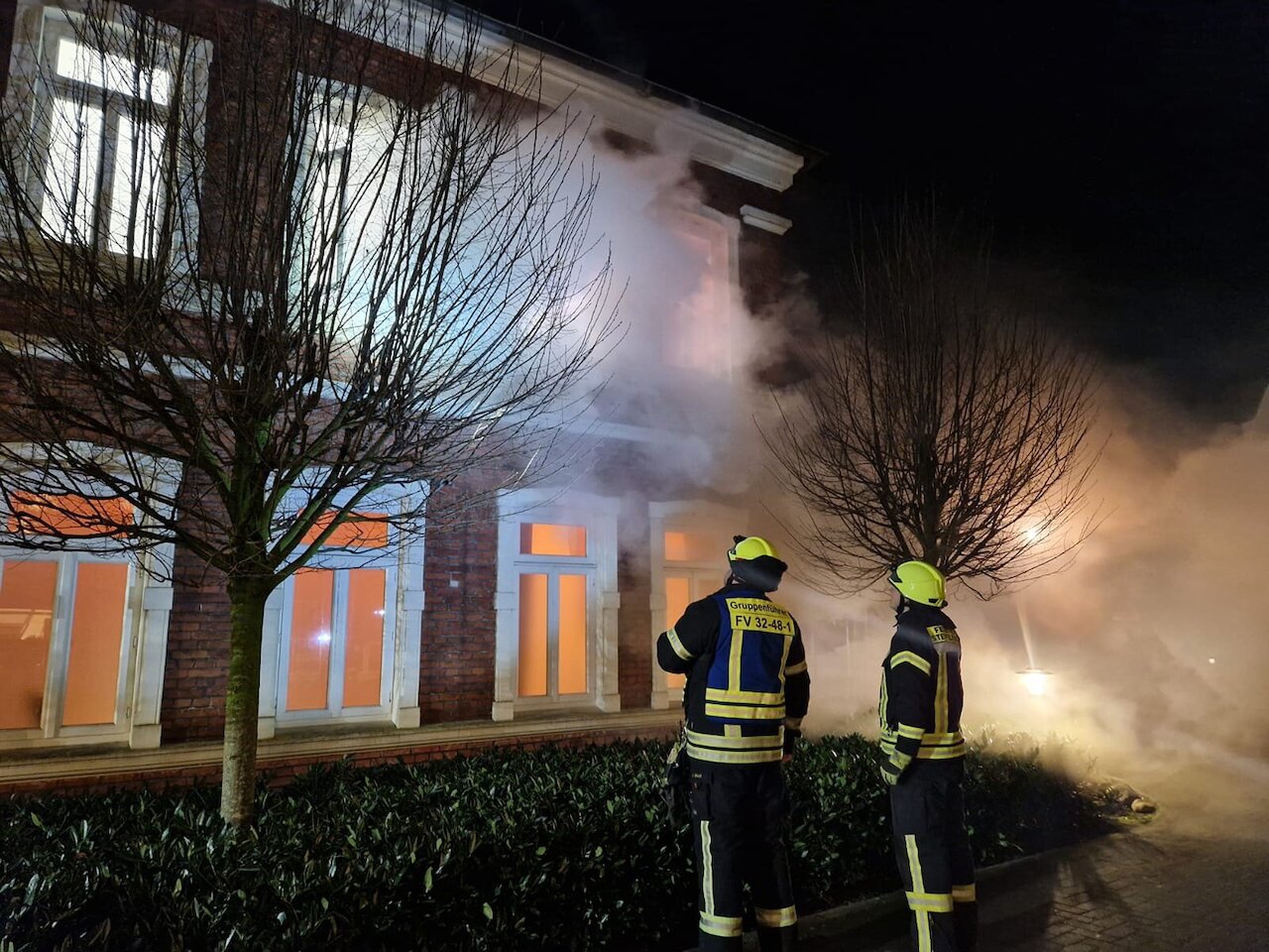 Realitätsnaher Einsatz: Feuerwehr Steinfeld meistert herausfordernde Übung am Jugendtreff Image 1