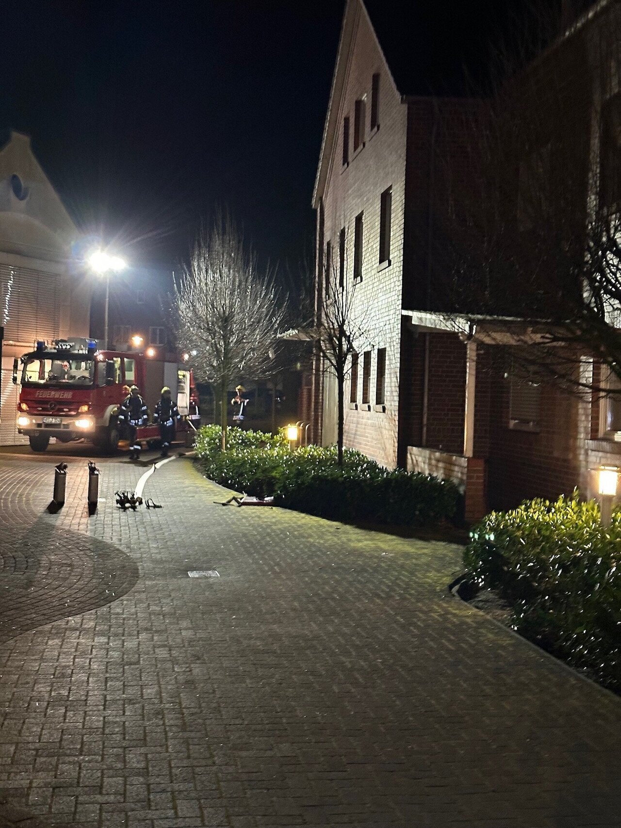 Realitätsnaher Einsatz: Feuerwehr Steinfeld meistert herausfordernde Übung am Jugendtreff Image 5