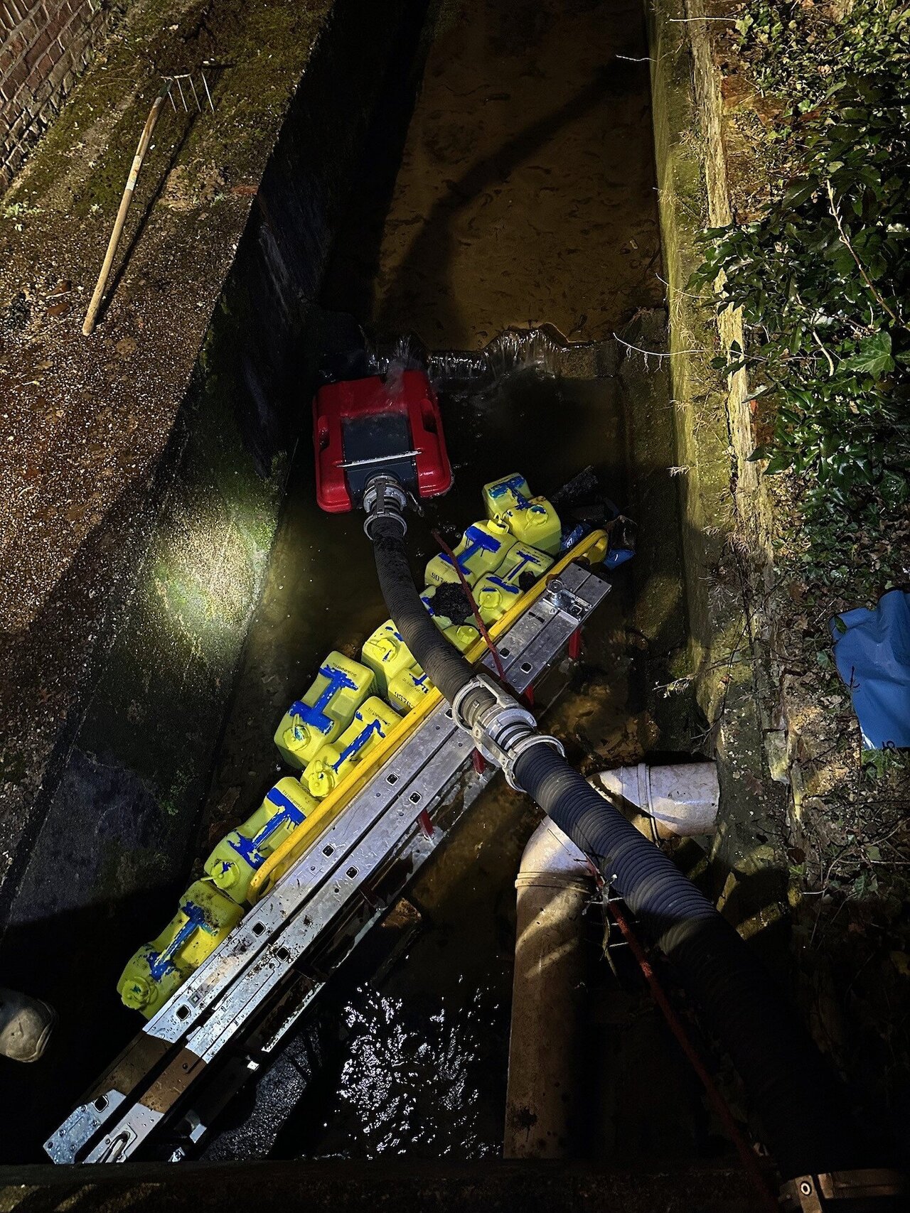 Realitätsnaher Einsatz: Feuerwehr Steinfeld meistert herausfordernde Übung am Jugendtreff Image 6