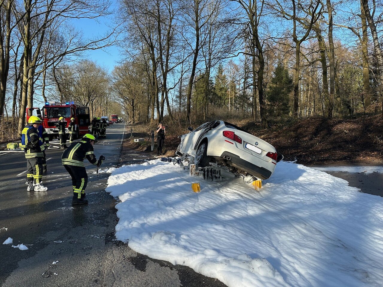 Feuer auf der Dammer Straße: Brennender Pkw drohte Waldbrand auszulösen Image 3