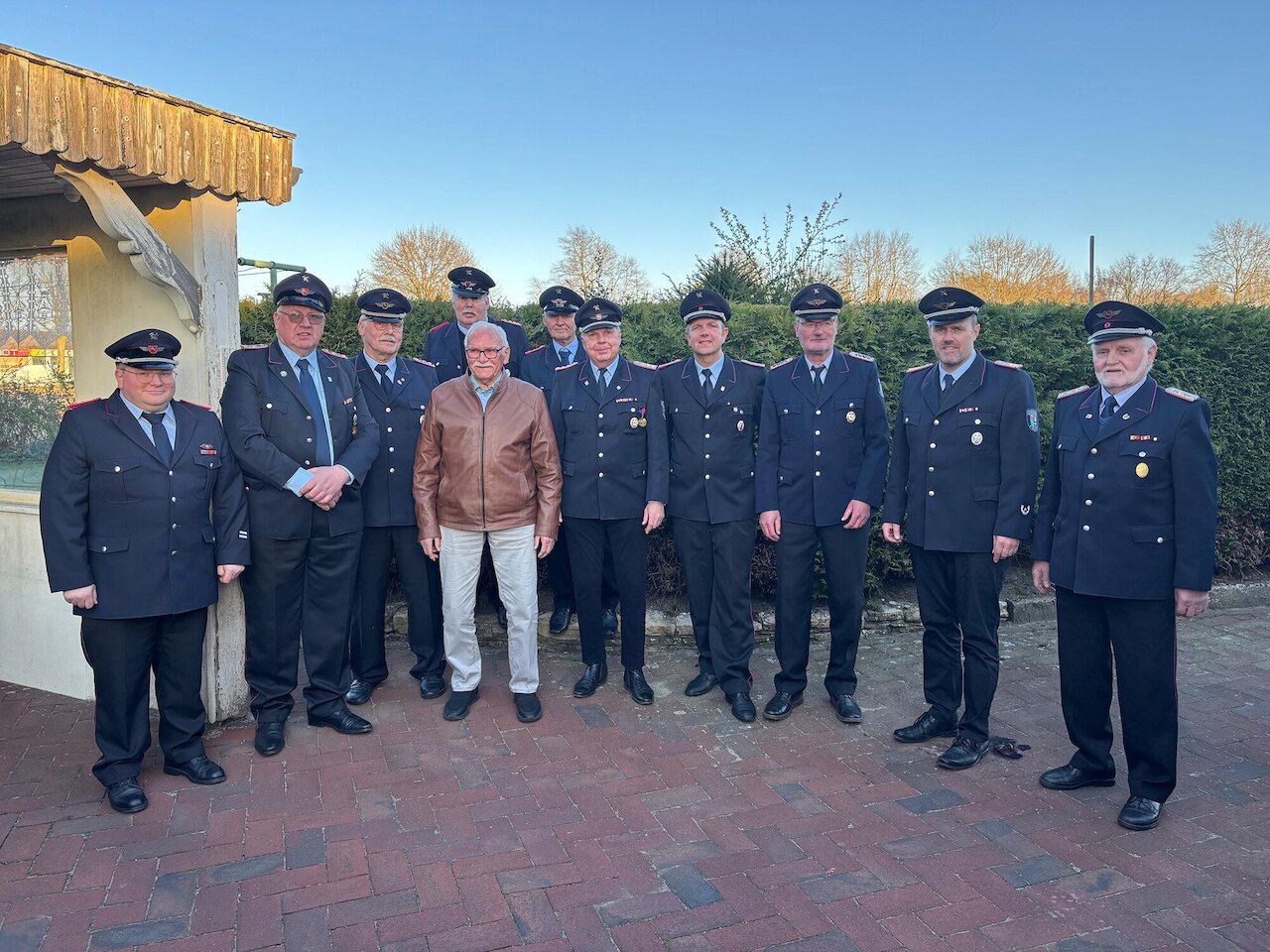 „Mit Fackeln und Dankbarkeit – Feuerwehr Steinfeld ehrt Johann Goldenstein zum 85. Geburtstag“ Image 1