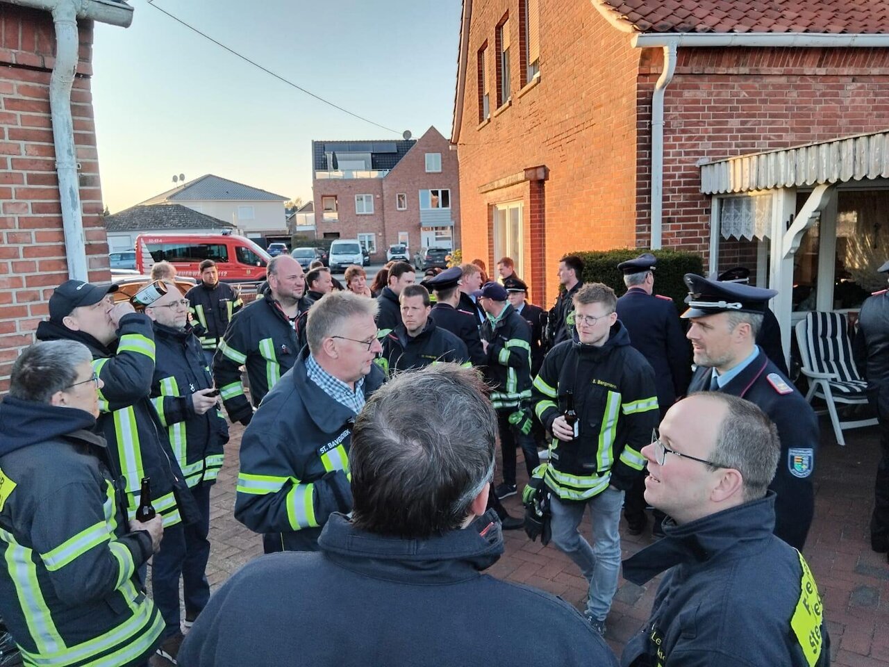 „Mit Fackeln und Dankbarkeit – Feuerwehr Steinfeld ehrt Johann Goldenstein zum 85. Geburtstag“ Image 3