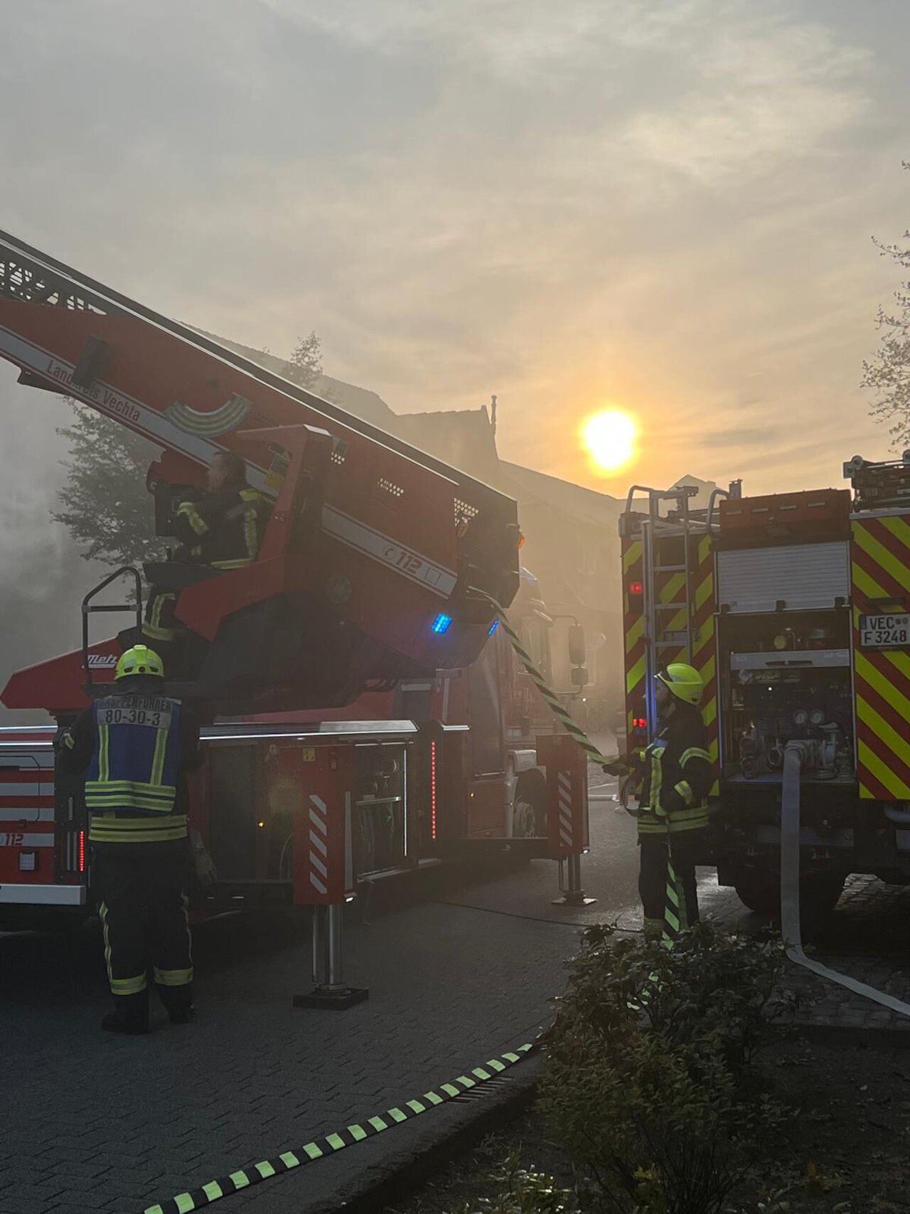 Zugübung mit Realitätsnähe: Explosion in Wohnhaus fordert volles Zusammenspiel aller Einheiten Image 14