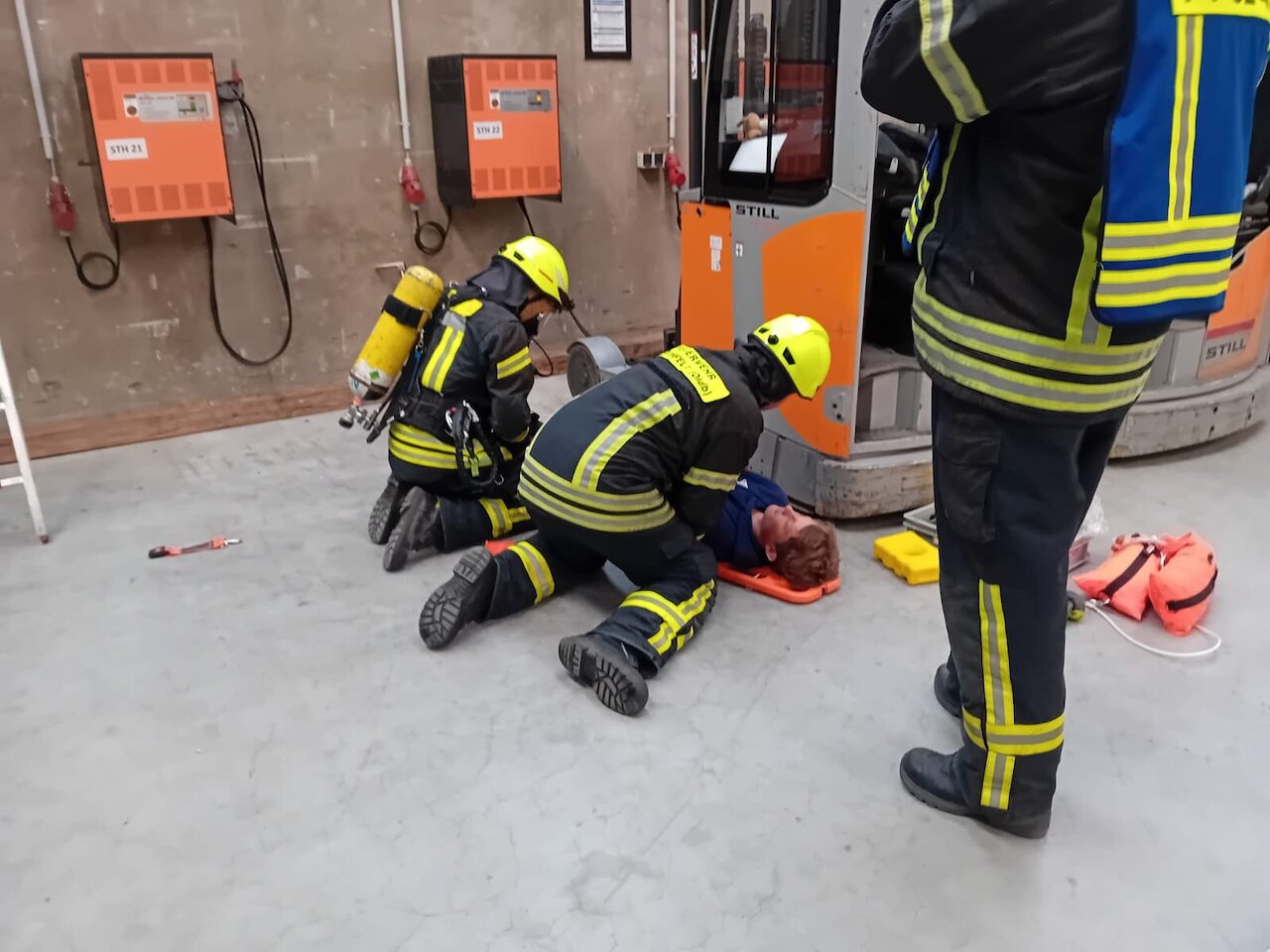 Einsatzübung unter Realbedingungen: Erfolgreiche F3-Zugübung mit Brockdorf und Lohne bei der Firma Bergmann Image 5