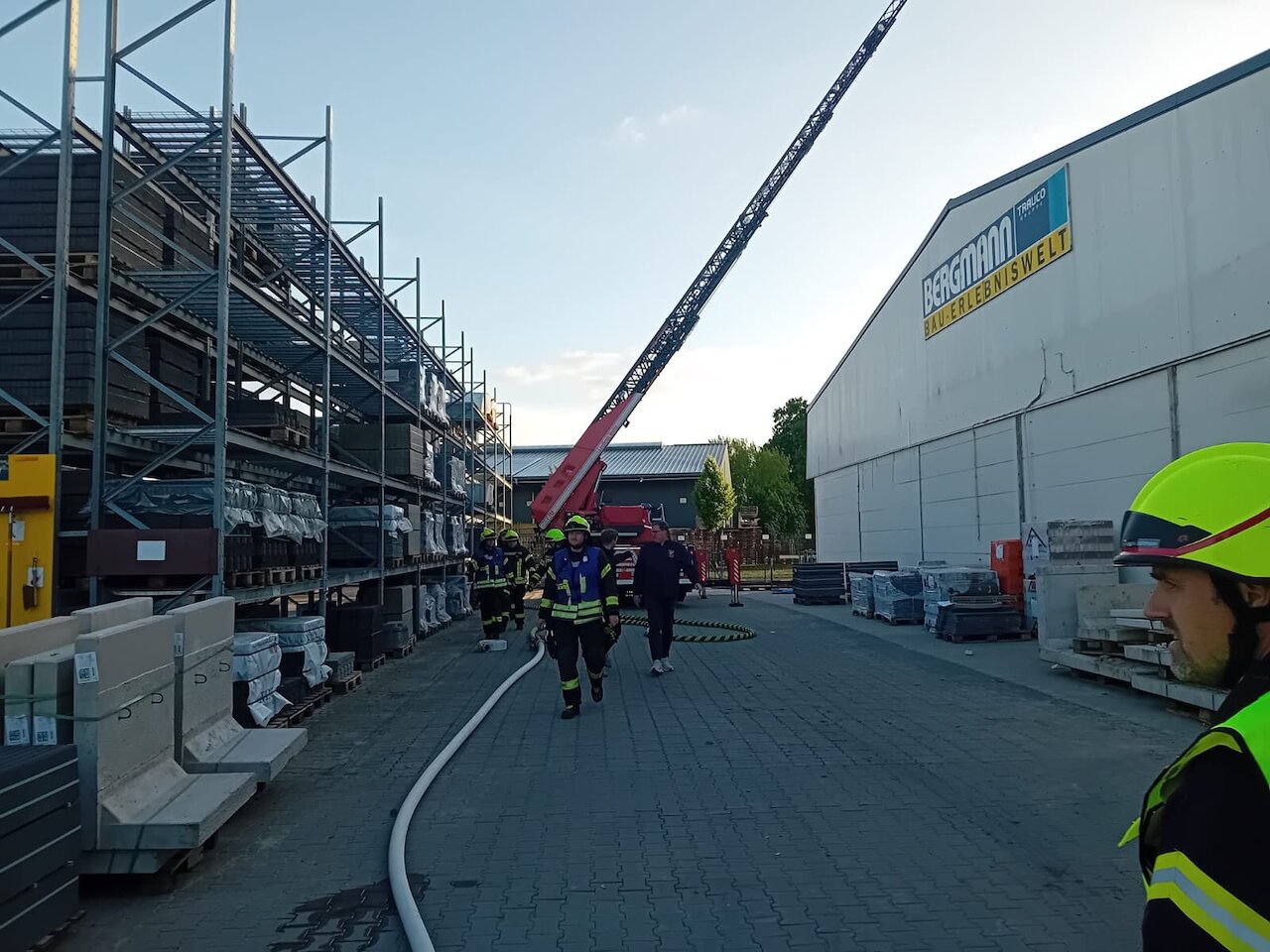 Einsatzübung unter Realbedingungen: Erfolgreiche F3-Zugübung mit Brockdorf und Lohne bei der Firma Bergmann Image 7