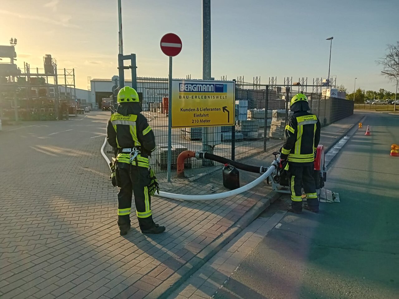 Einsatzübung unter Realbedingungen: Erfolgreiche F3-Zugübung mit Brockdorf und Lohne bei der Firma Bergmann Image 8