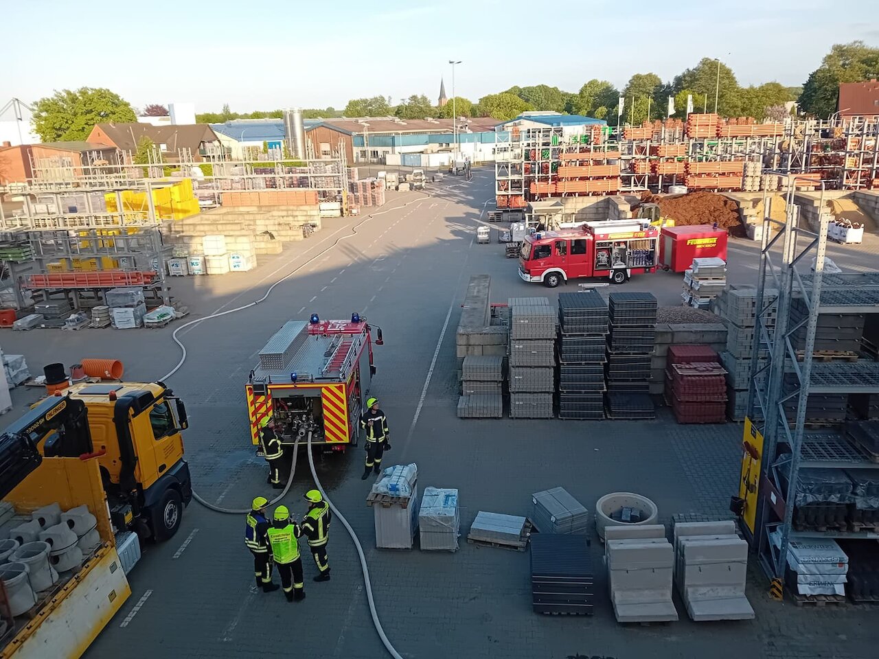 Einsatzübung unter Realbedingungen: Erfolgreiche F3-Zugübung mit Brockdorf und Lohne bei der Firma Bergmann  Image 9