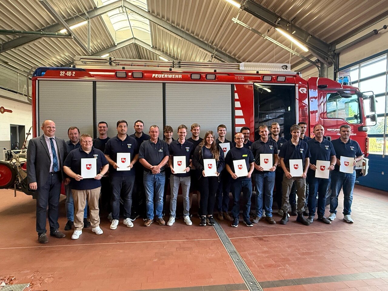 Einsatz über die Feiertage: Feuerwehr Steinfeld für Hochwasserhilfe mit Ehrennadel ausgezeichnet Image 1