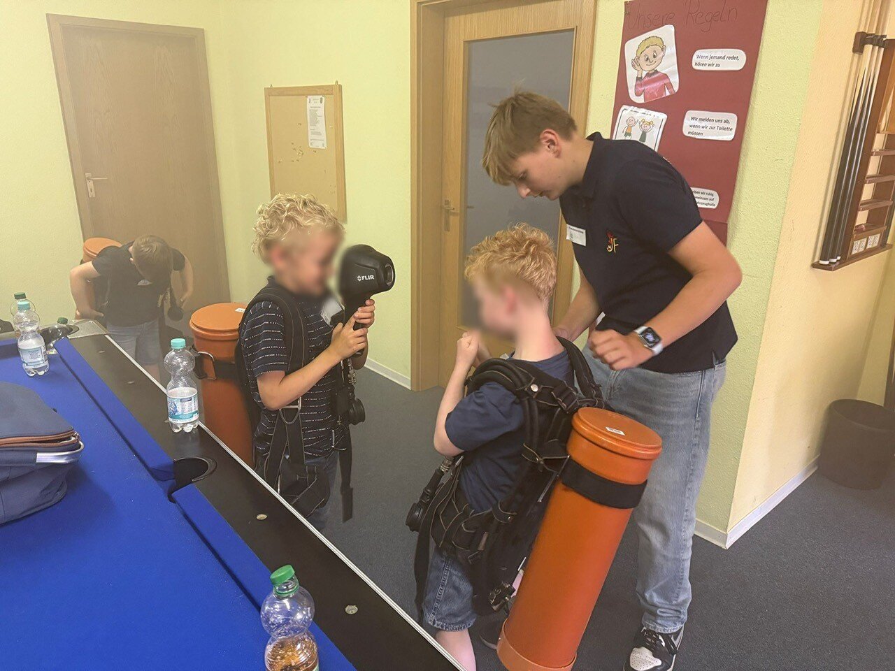 Blaulicht-Action pur bei der Ferienpassaktion der Feuerwehr Steinfeld! Image 4