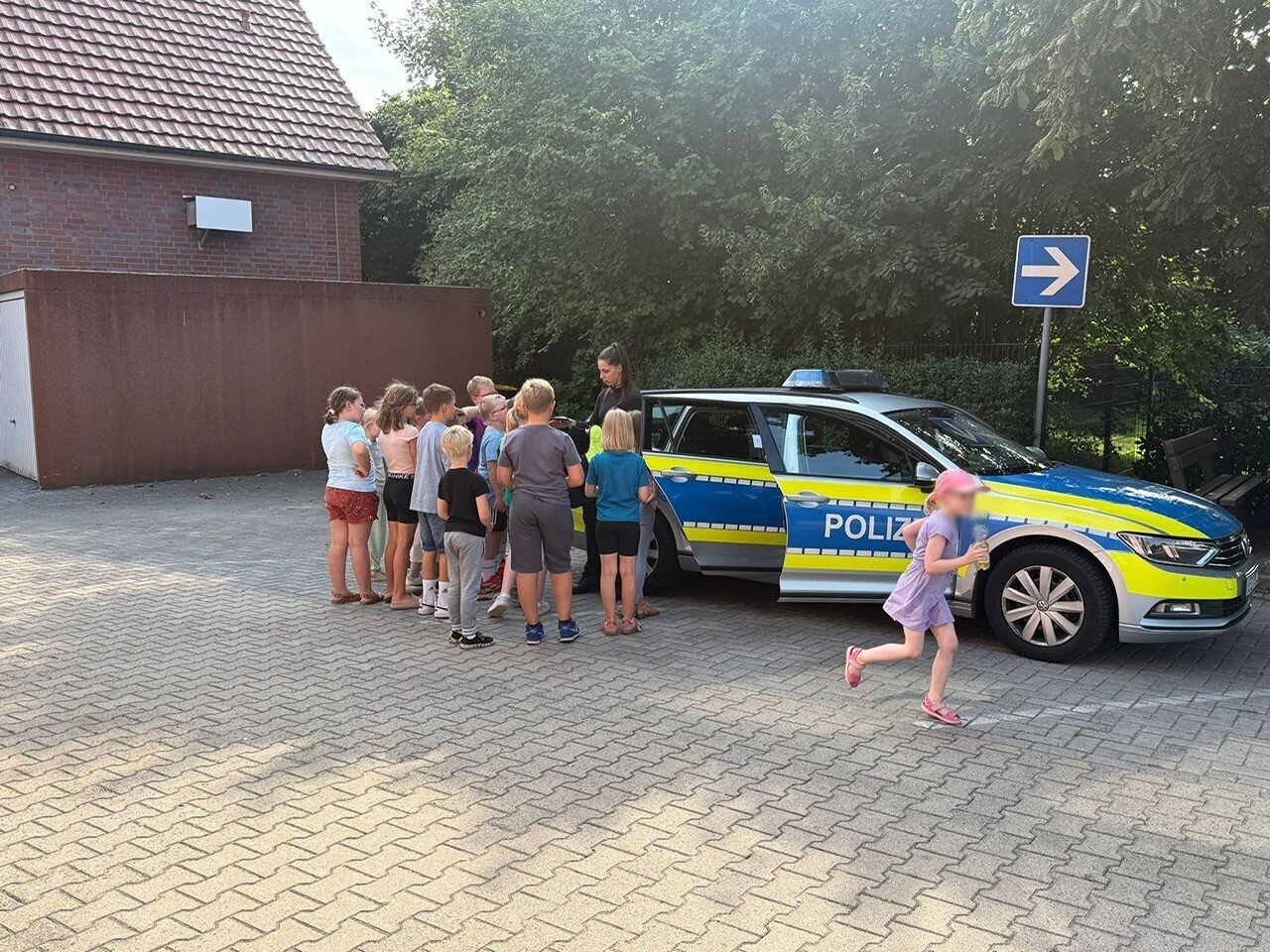 Blaulicht-Action pur bei der Ferienpassaktion der Feuerwehr Steinfeld!  Image 5