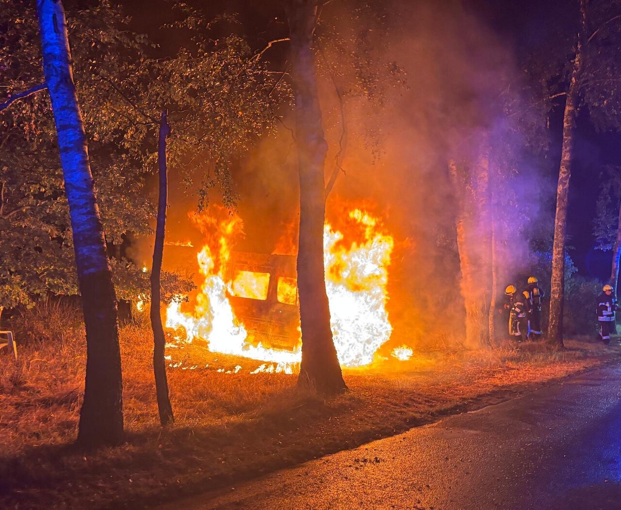 Transporter in Vollbrand