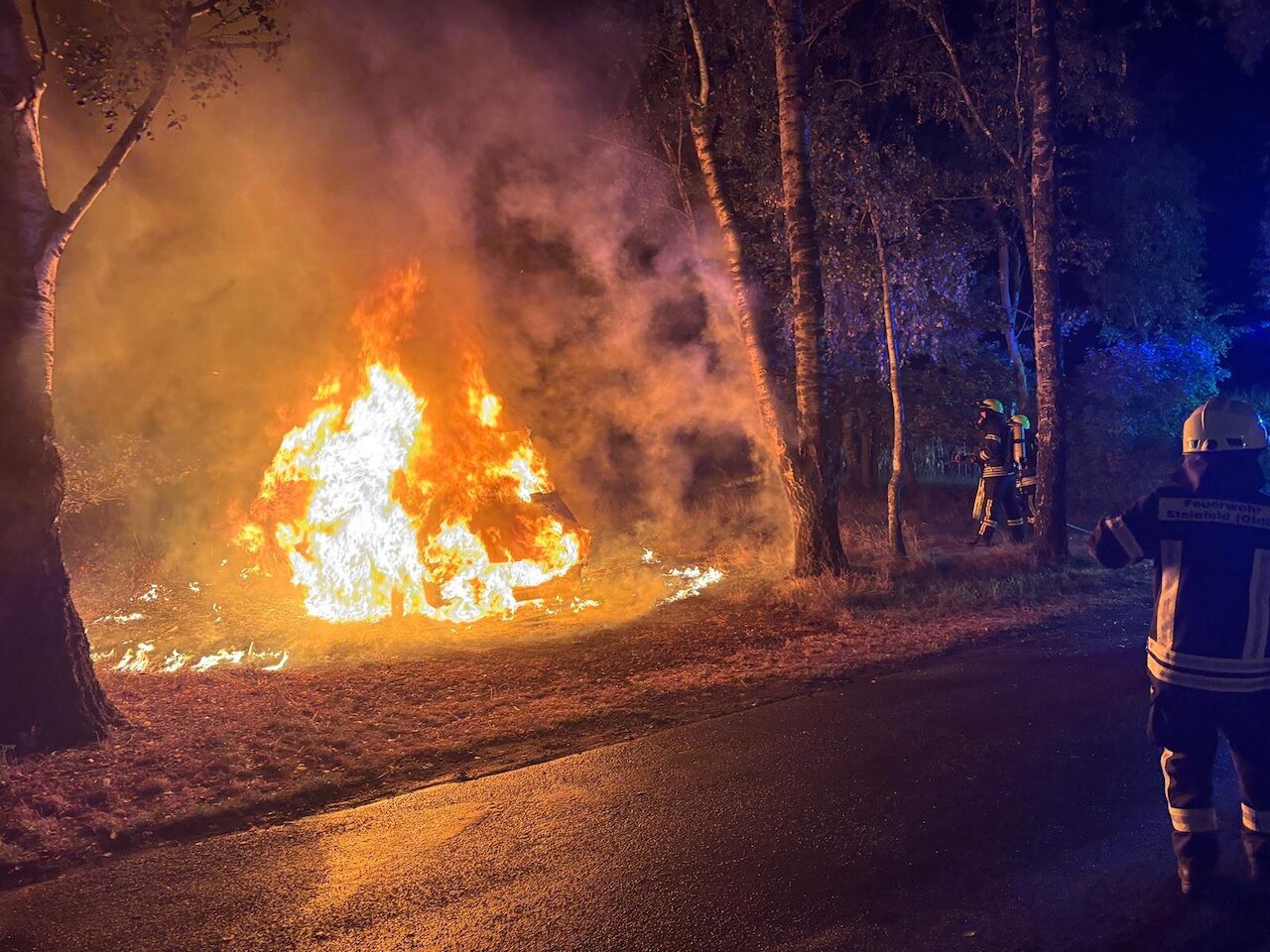 Transporter in Vollbrand  Image 2