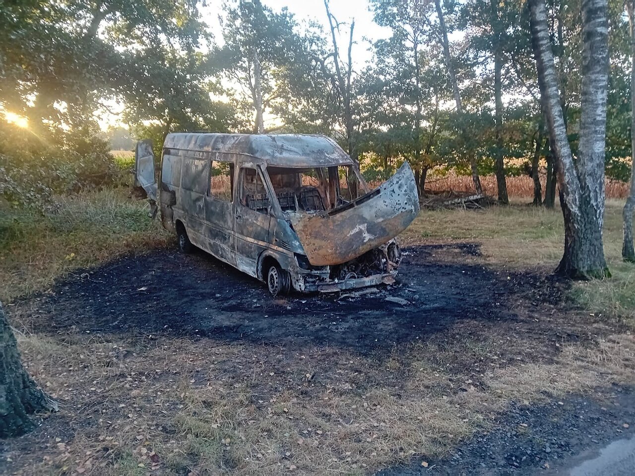 Transporter in Vollbrand  Image 5