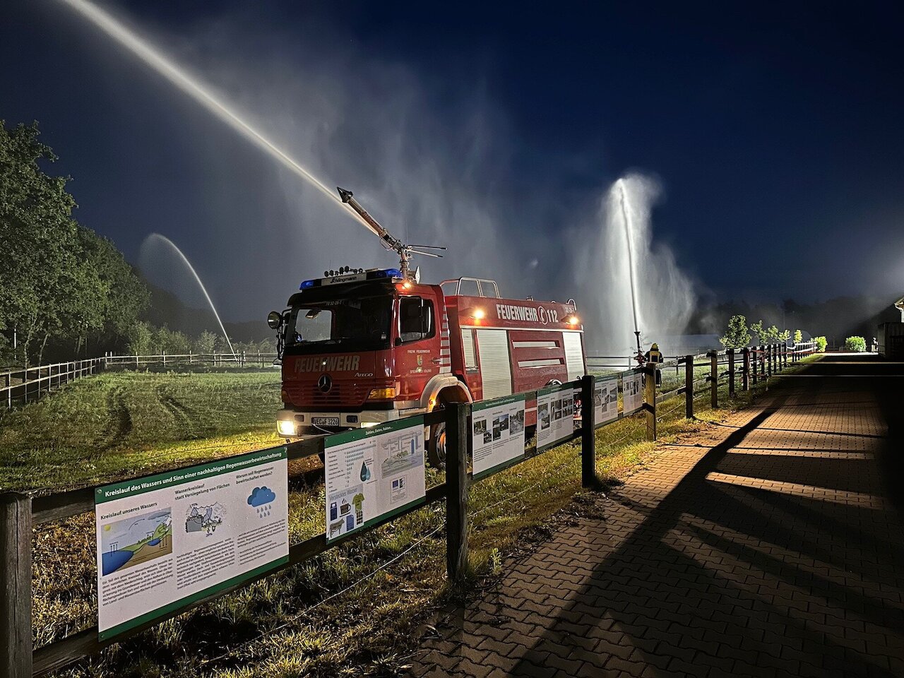 Mit Pferden auf Tuchfühlung - Großübung der Feuerwehr Steinfeld (Oldenburg) beim Reit- und Fahrverein Steinfeld-Mühlen e.V. Image 14