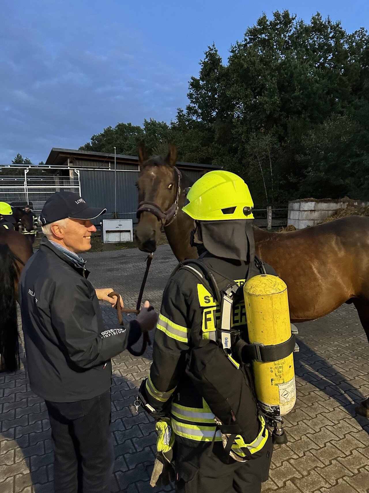 Mit Pferden auf Tuchfühlung - Großübung der Feuerwehr Steinfeld (Oldenburg) beim Reit- und Fahrverein Steinfeld-Mühlen e.V. Image 2