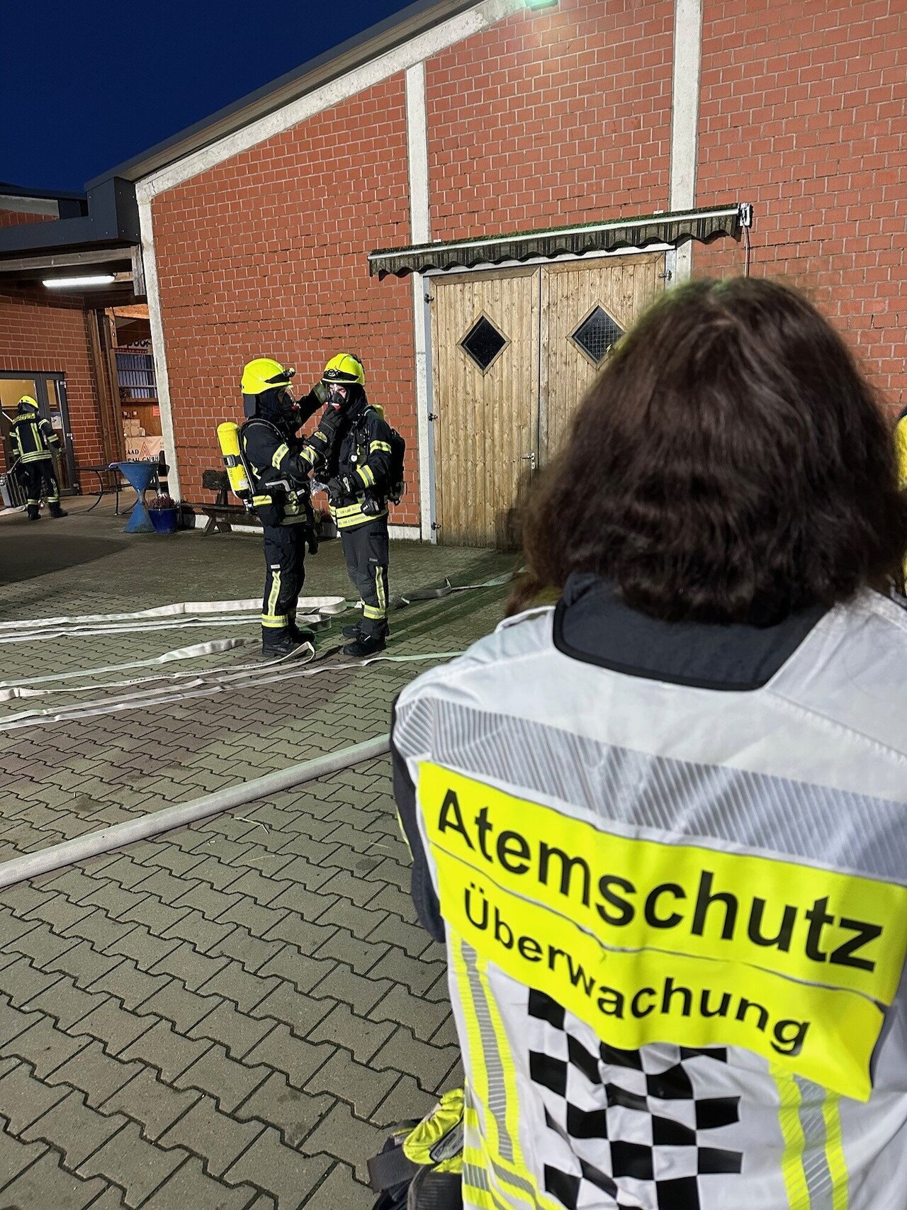 Mit Pferden auf Tuchfühlung - Großübung der Feuerwehr Steinfeld (Oldenburg) beim Reit- und Fahrverein Steinfeld-Mühlen e.V. Image 8