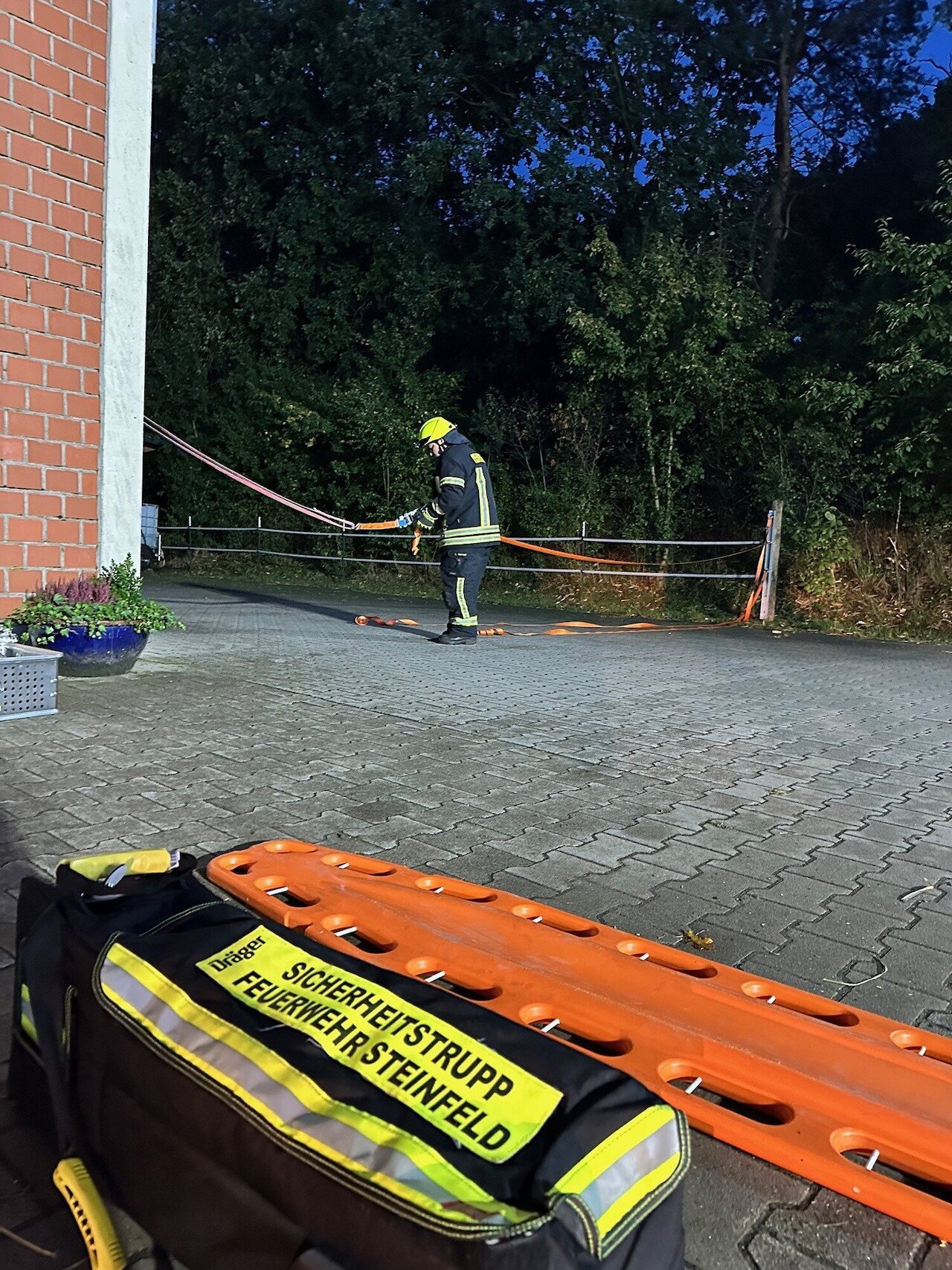 Mit Pferden auf Tuchfühlung - Großübung der Feuerwehr Steinfeld (Oldenburg) beim Reit- und Fahrverein Steinfeld-Mühlen e.V. Image 9