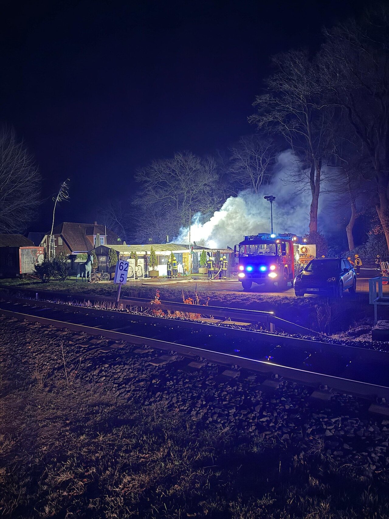 Feuer zerstört Gastronomiebetrieb in Mühlen – Mehrstündiger Einsatz unter winterlichen Bedingungen Image 2