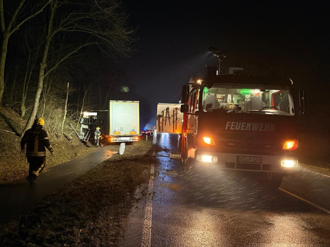 Blitzeis legt Region lahm – Feuerwehr Steinfeld am Freitag im Dauereinsatz Image 2