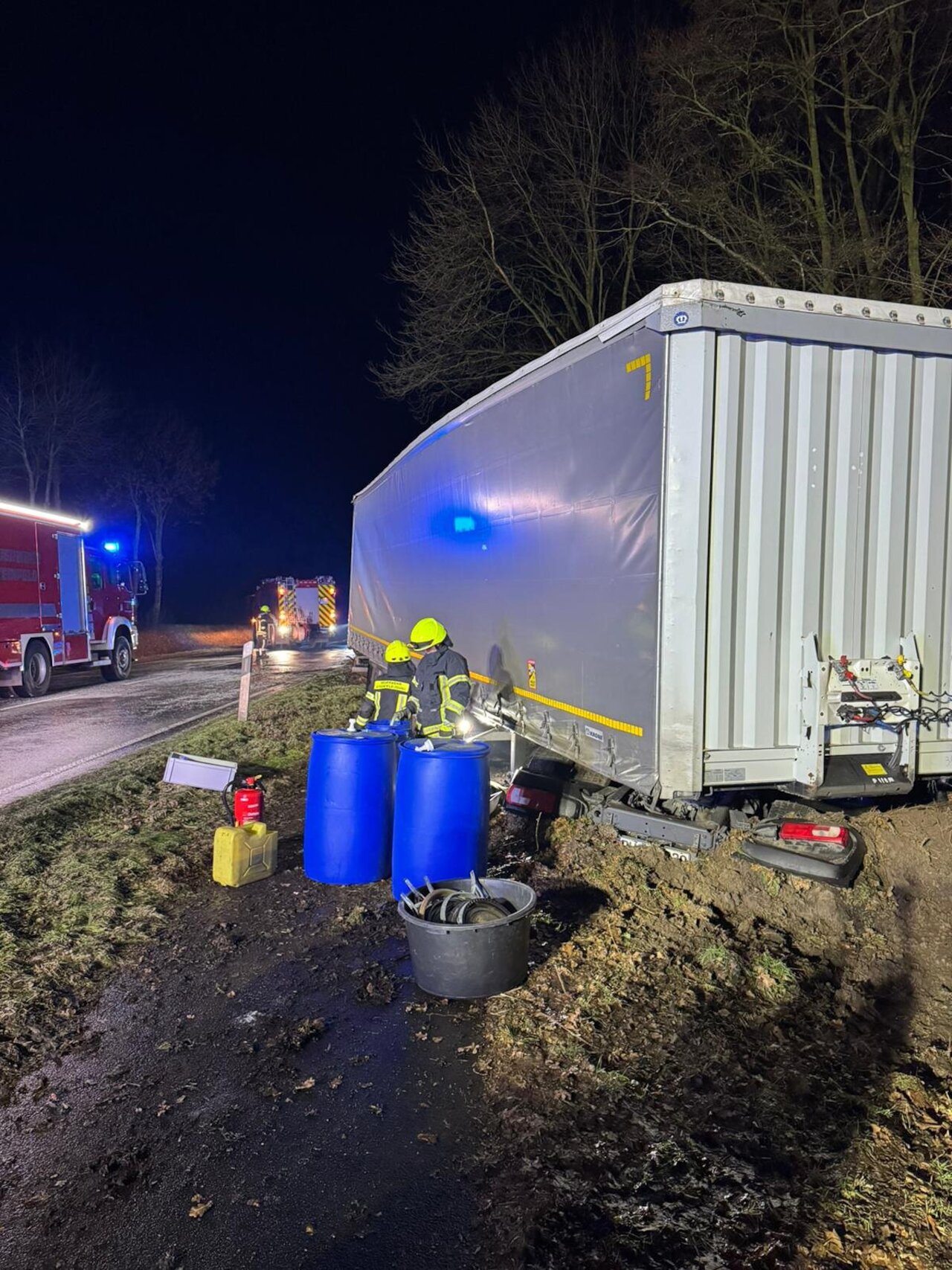 Blitzeis legt Region lahm – Feuerwehr Steinfeld am Freitag im Dauereinsatz Image 3
