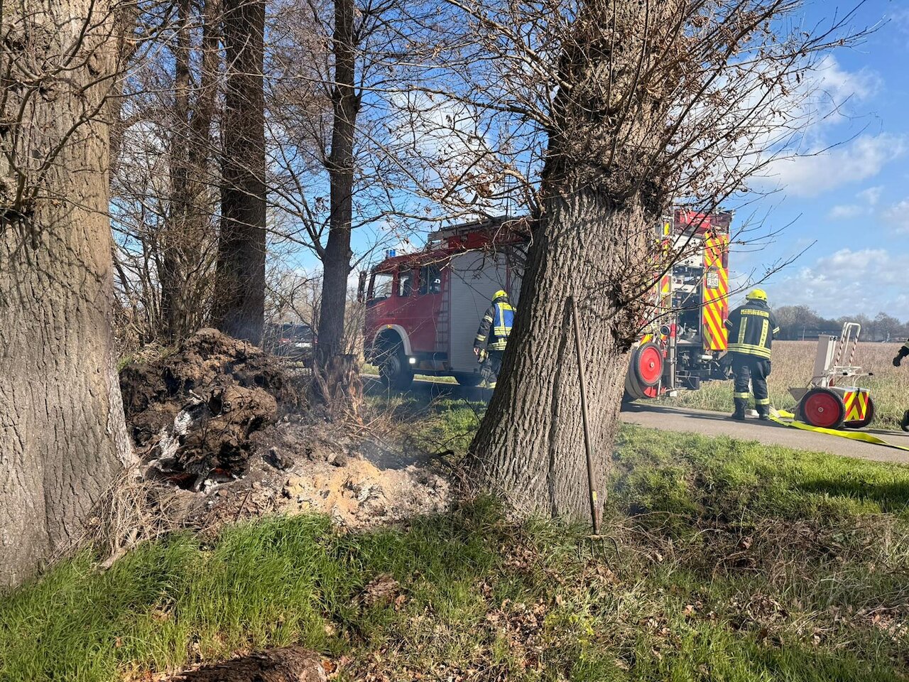 Zwei Einsätze innerhalb weniger Minuten – Verkehrsunfall und Flächenbrand Image 3
