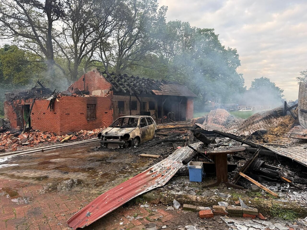 Scheunenbrand mit Ausbreitungsgefahr – mehrere Gebäude betroffen Image 2