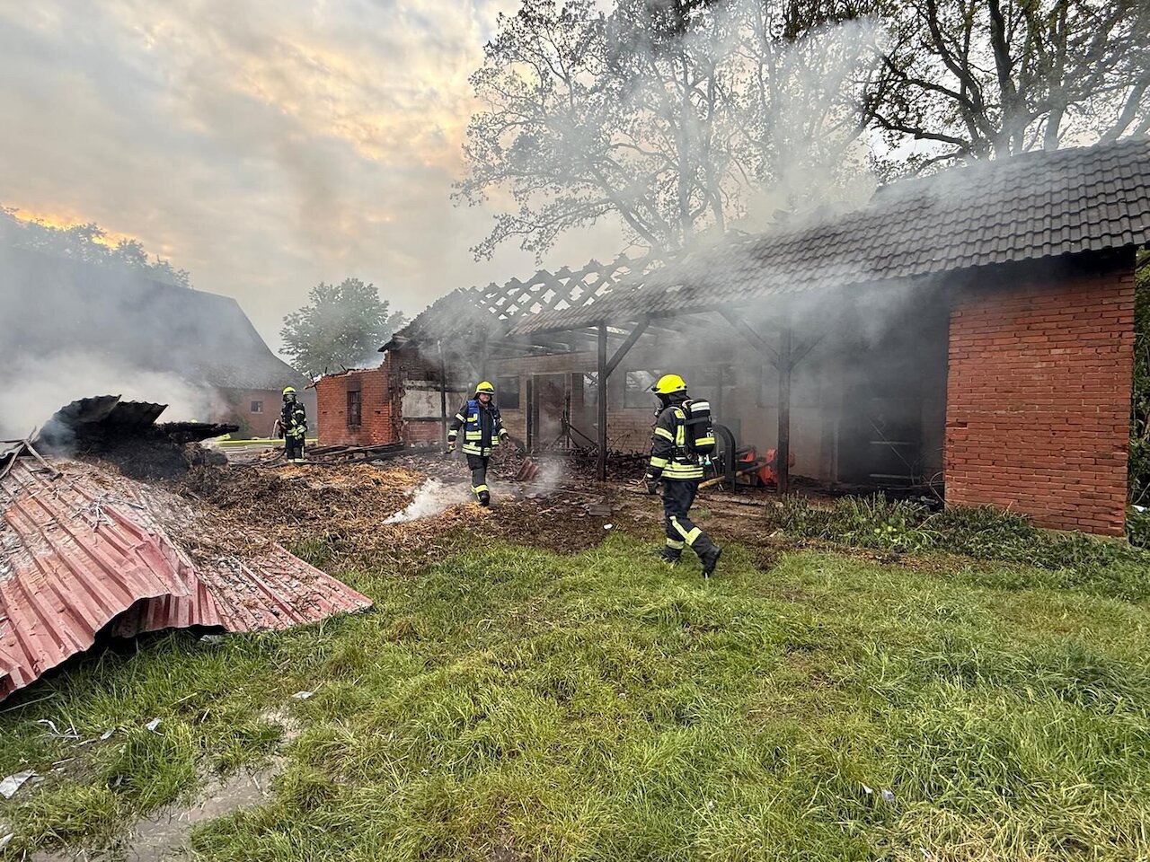 Scheunenbrand mit Ausbreitungsgefahr – mehrere Gebäude betroffen Image 4