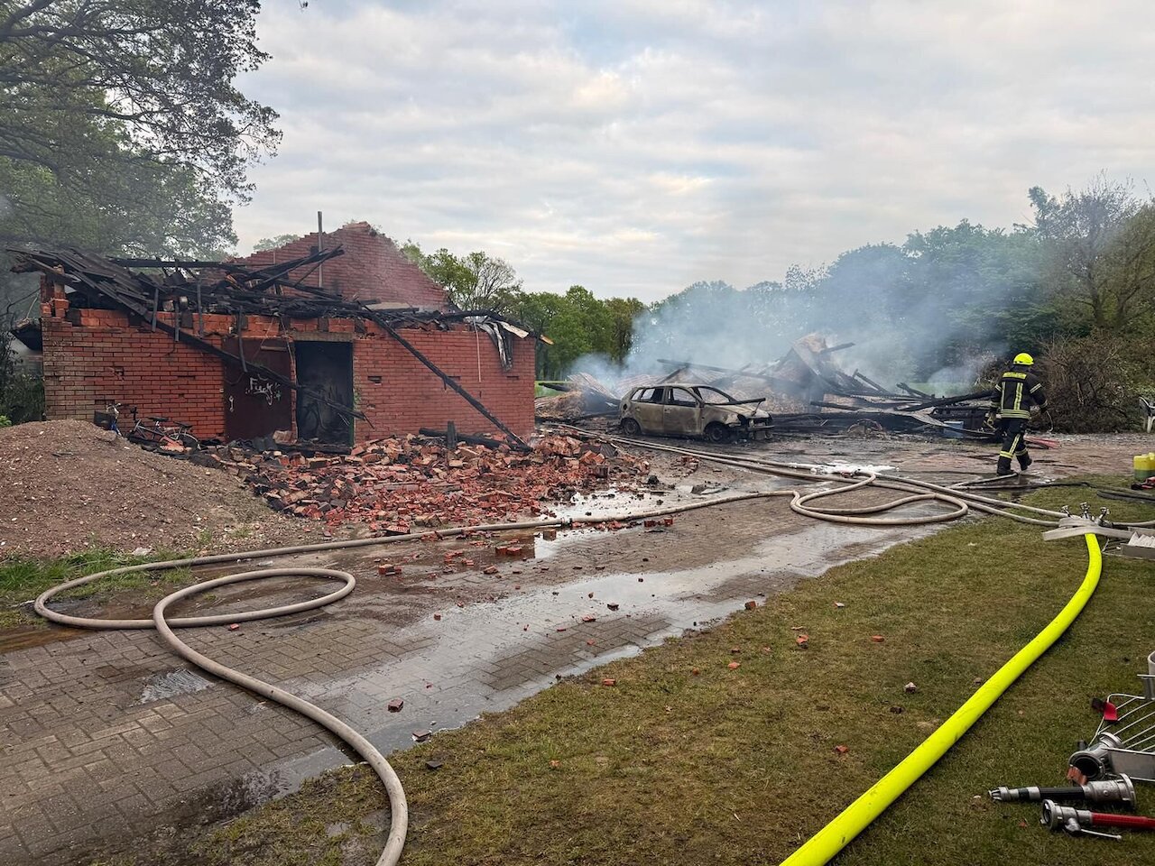 Scheunenbrand mit Ausbreitungsgefahr – mehrere Gebäude betroffen Image 5