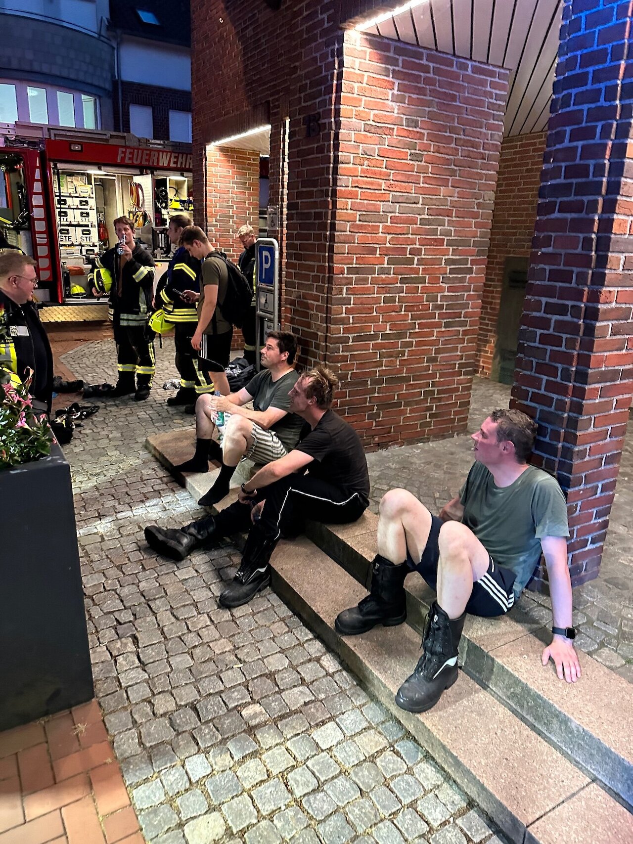 Zwei Brandeinsätze innerhalb von 45 Minuten – Feuerwehr Steinfeld bei hochsommerlichen Temperaturen gefordert Image 10