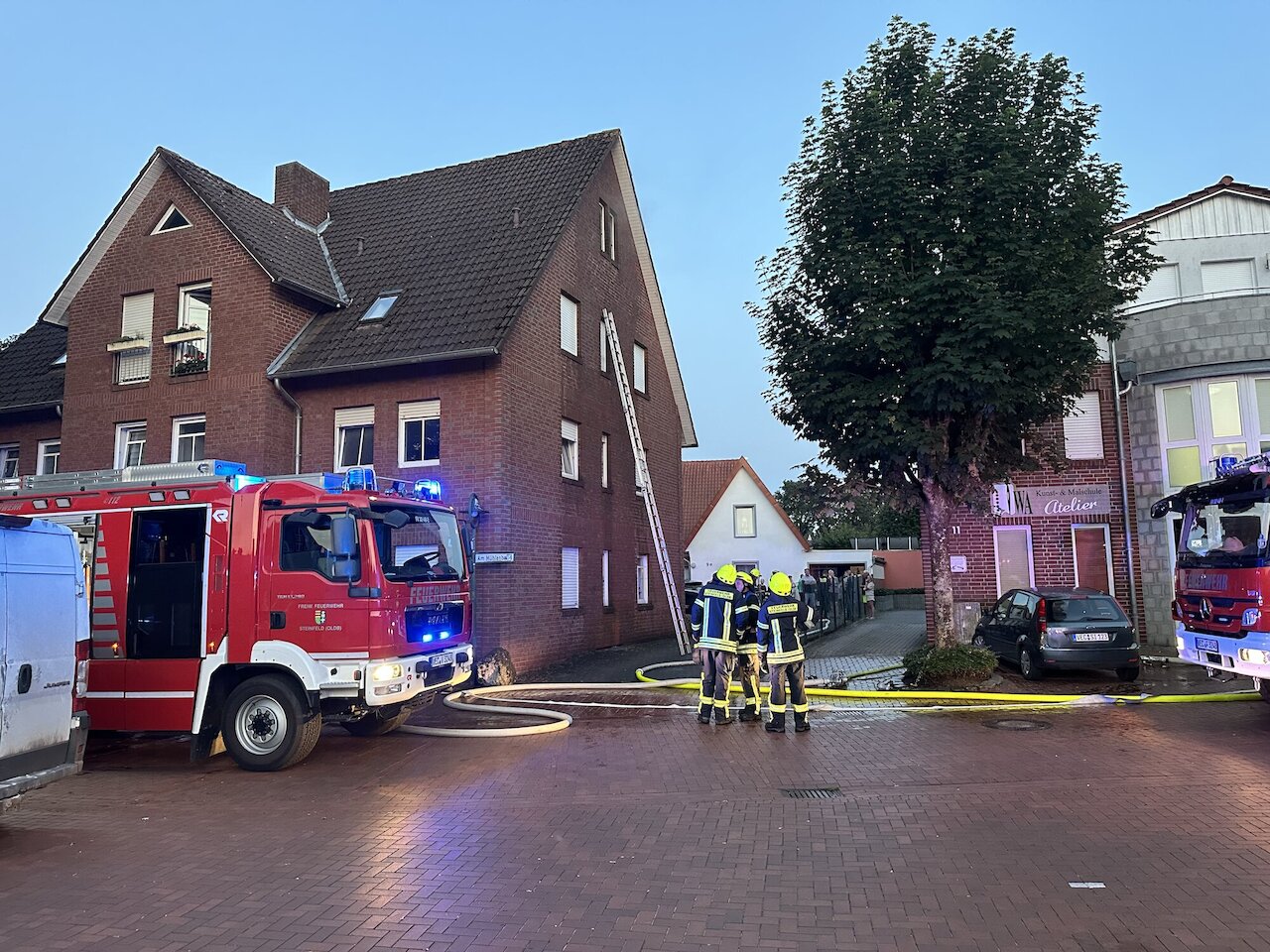 Zwei Brandeinsätze innerhalb von 45 Minuten – Feuerwehr Steinfeld bei hochsommerlichen Temperaturen gefordert Image 1