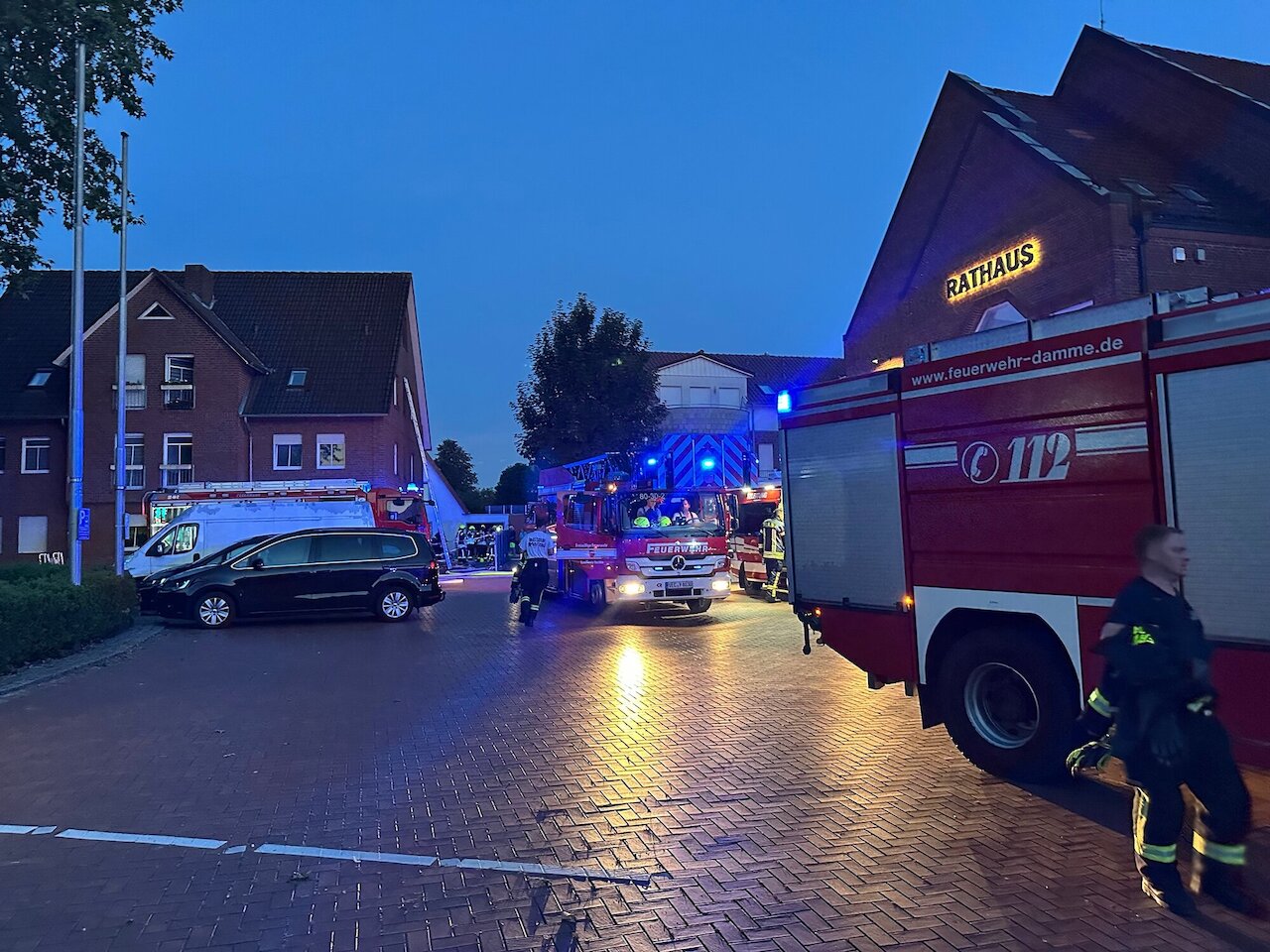 Zwei Brandeinsätze innerhalb von 45 Minuten – Feuerwehr Steinfeld bei hochsommerlichen Temperaturen gefordert Image 5