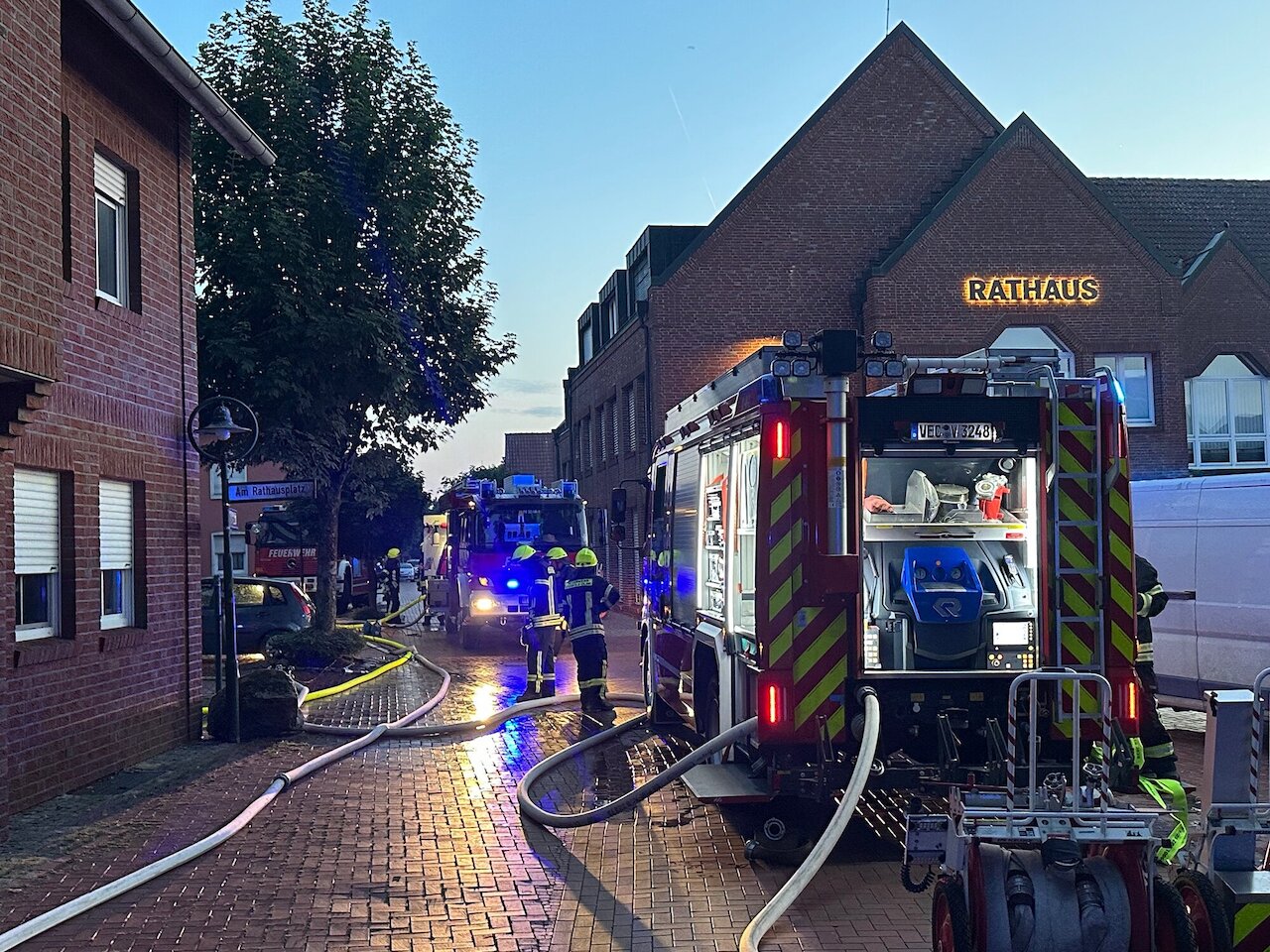 Zwei Brandeinsätze innerhalb von 45 Minuten – Feuerwehr Steinfeld bei hochsommerlichen Temperaturen gefordert Image 9