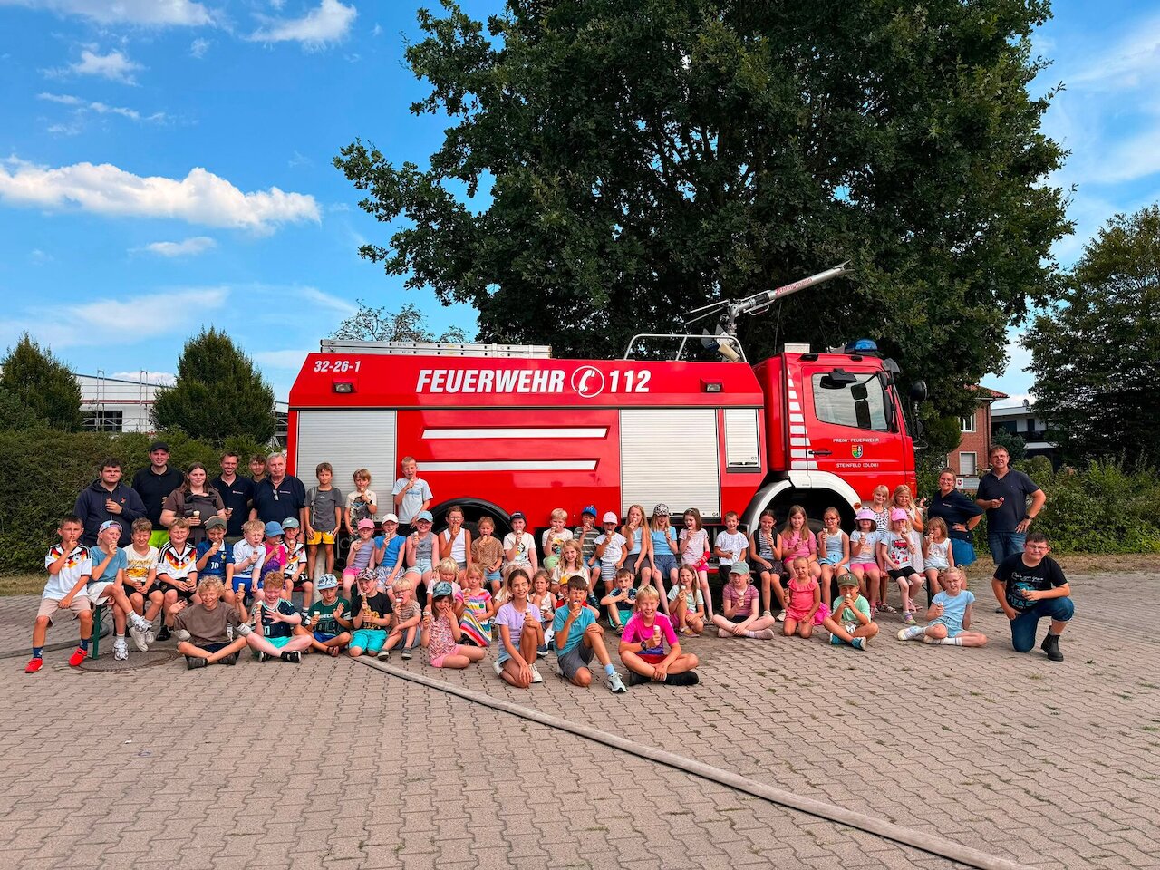 60 Kinder erleben einen spannenden Ferientag bei der Feuerwehr Steinfeld