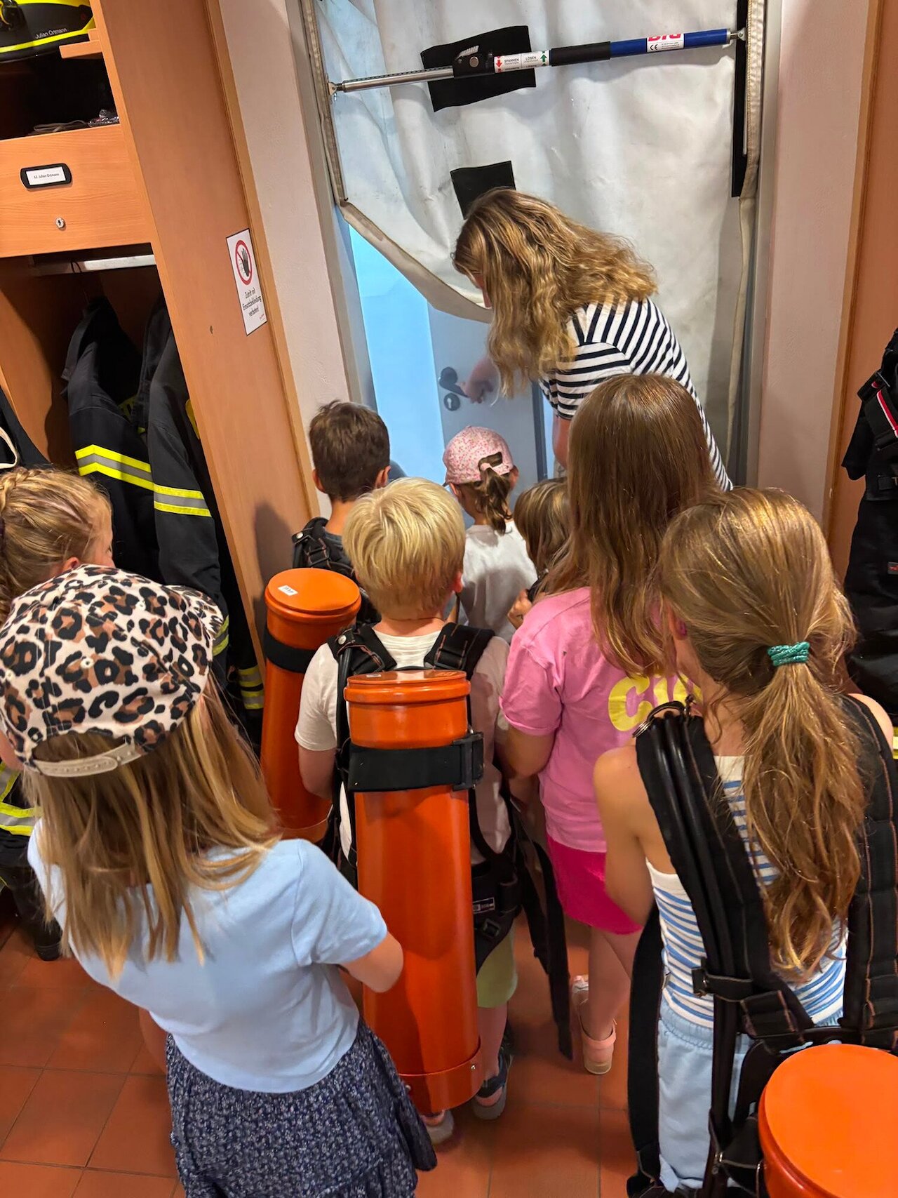 60 Kinder erleben einen spannenden Ferientag bei der Feuerwehr Steinfeld Image 5
