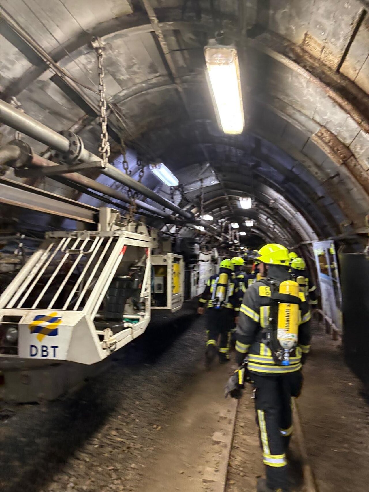 Feuerwehrleute gehen unFeuerwehrleute gehen unter Tage an ihre Grenzenter Tage an ihre Grenzen